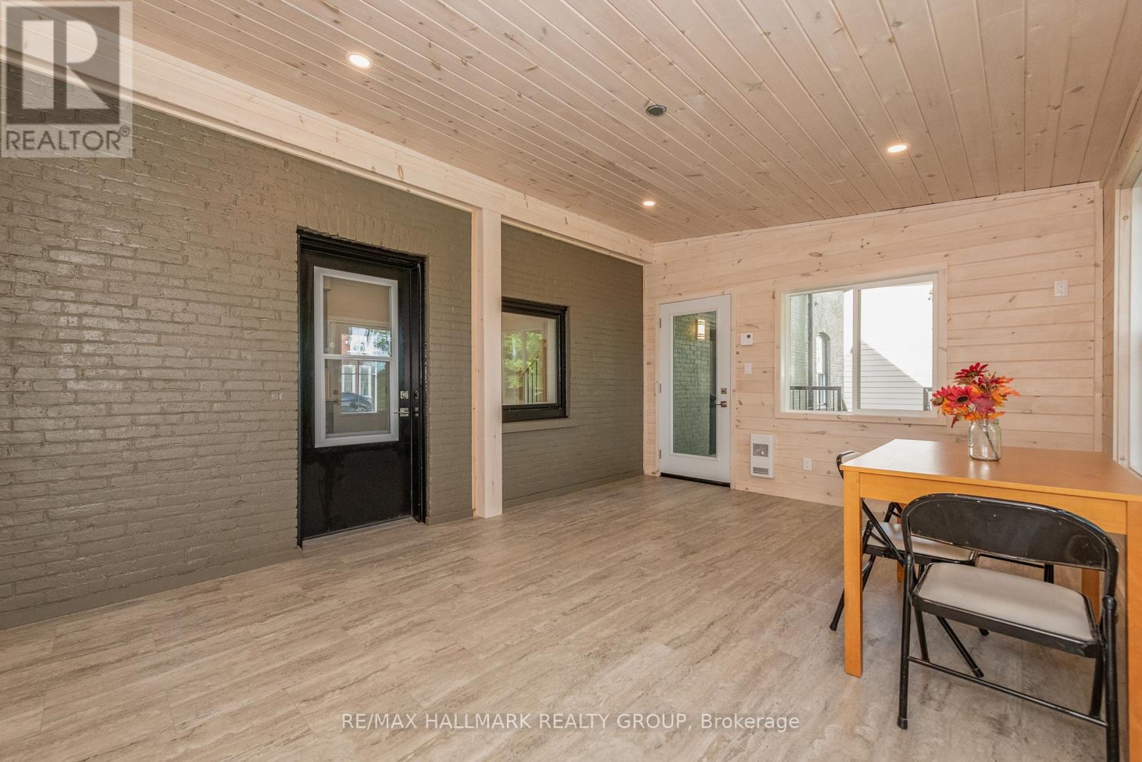 108 CLOTHIER STREET E - 36