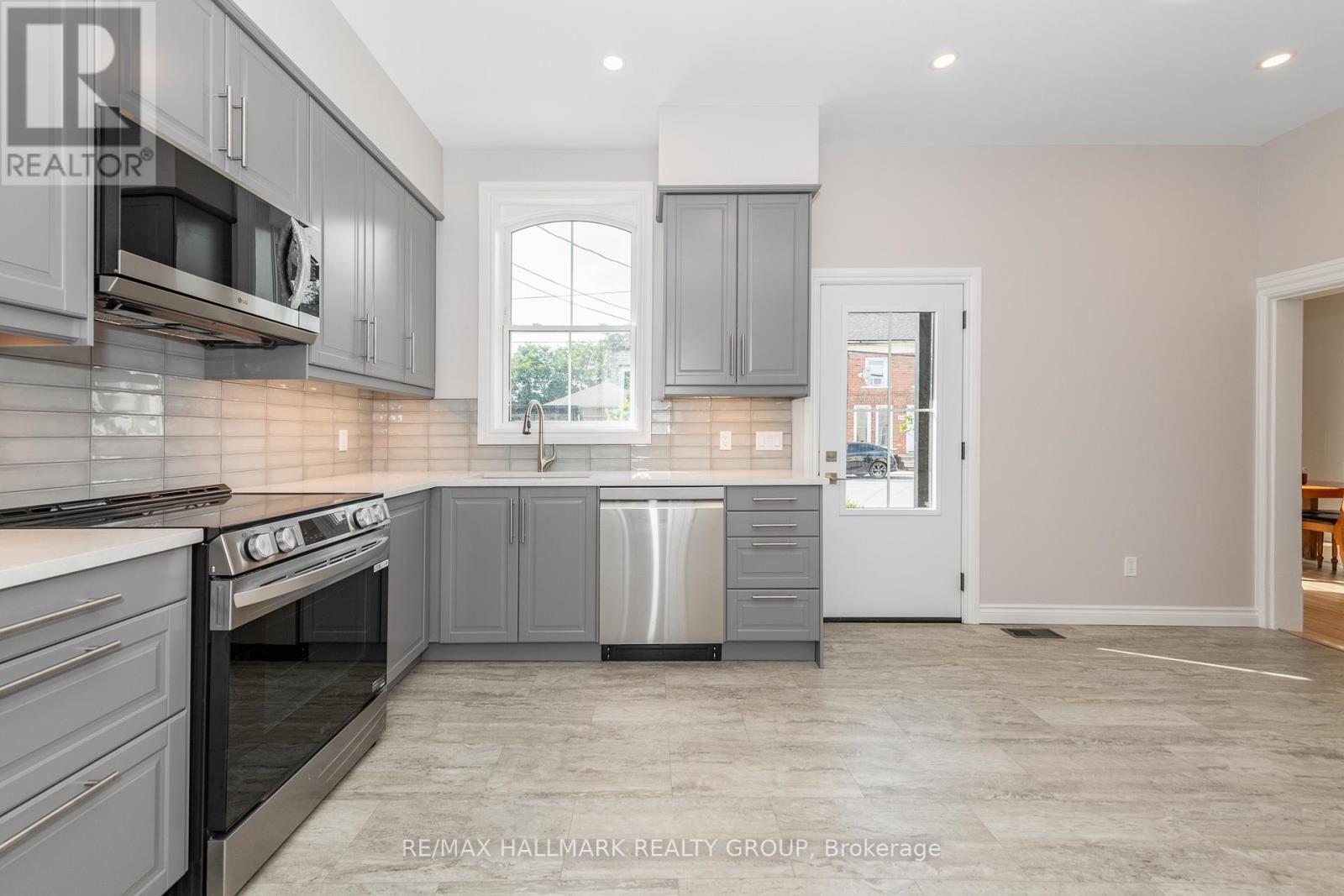 108 CLOTHIER STREET E - 8