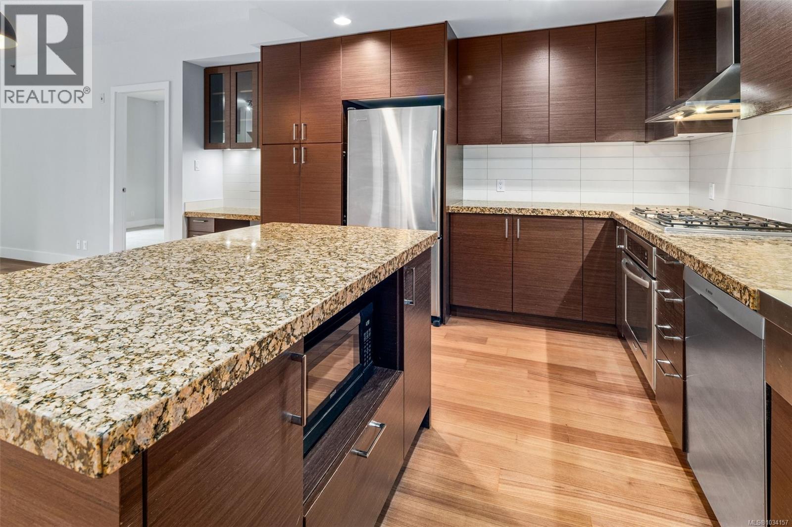 #113 1400 Lynburne Pl - 9