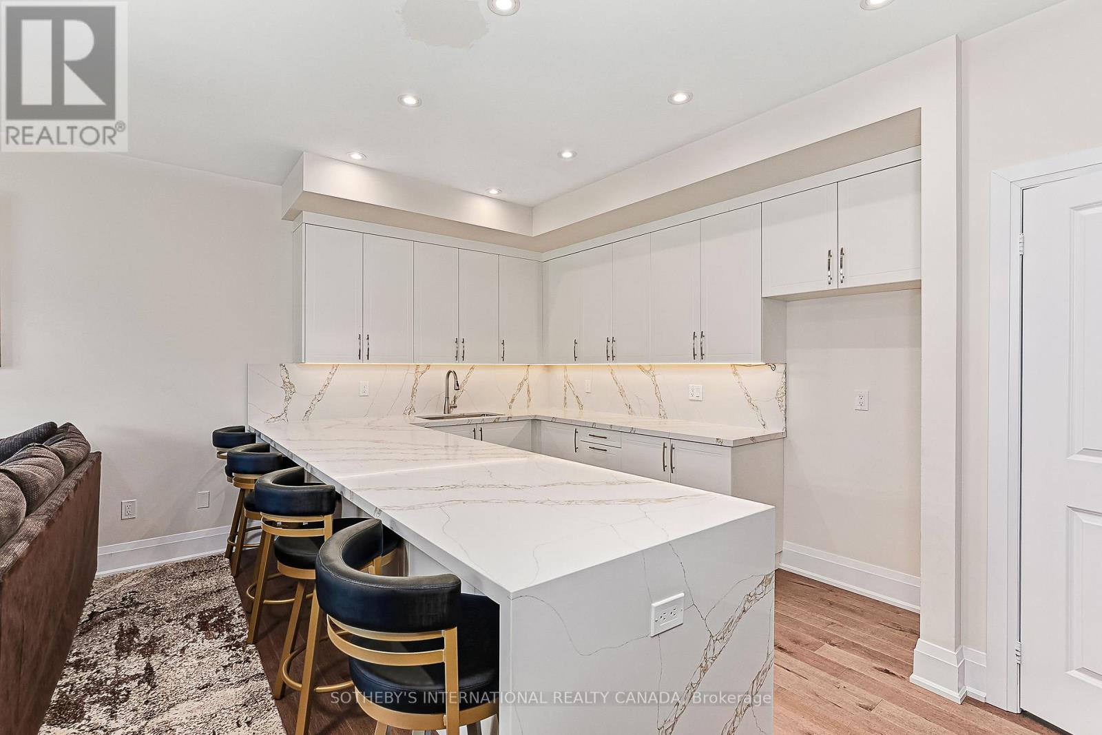 103 STONELEIGH DRIVE - 39