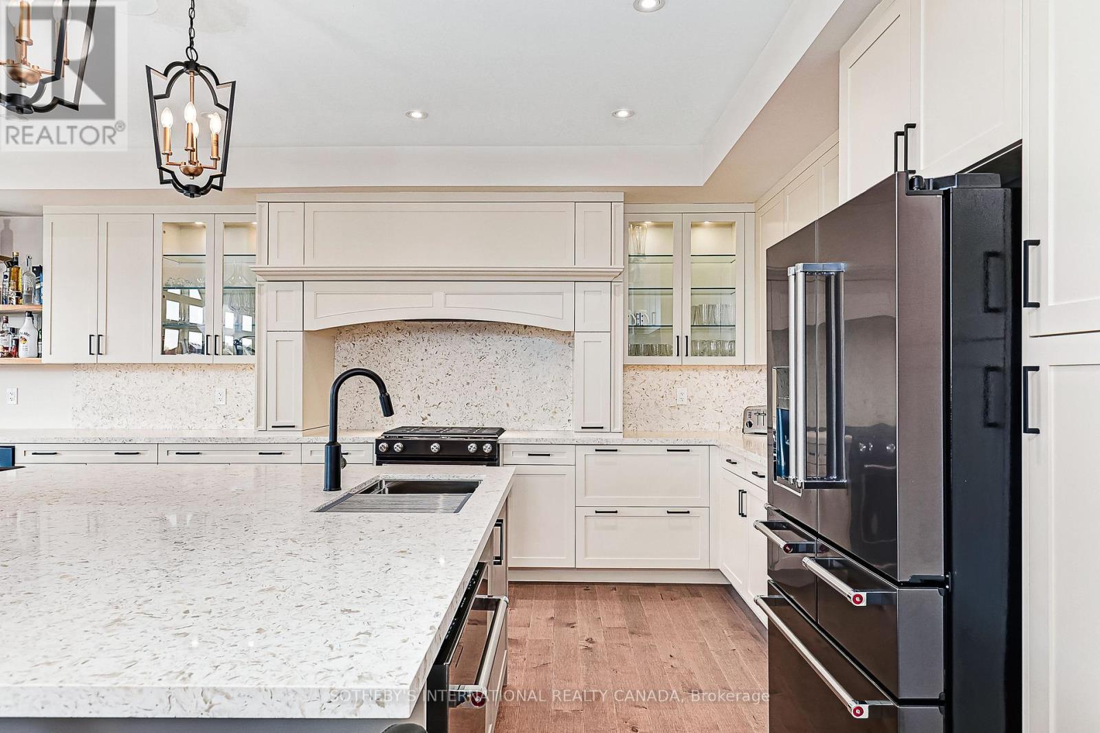 103 STONELEIGH DRIVE - 25