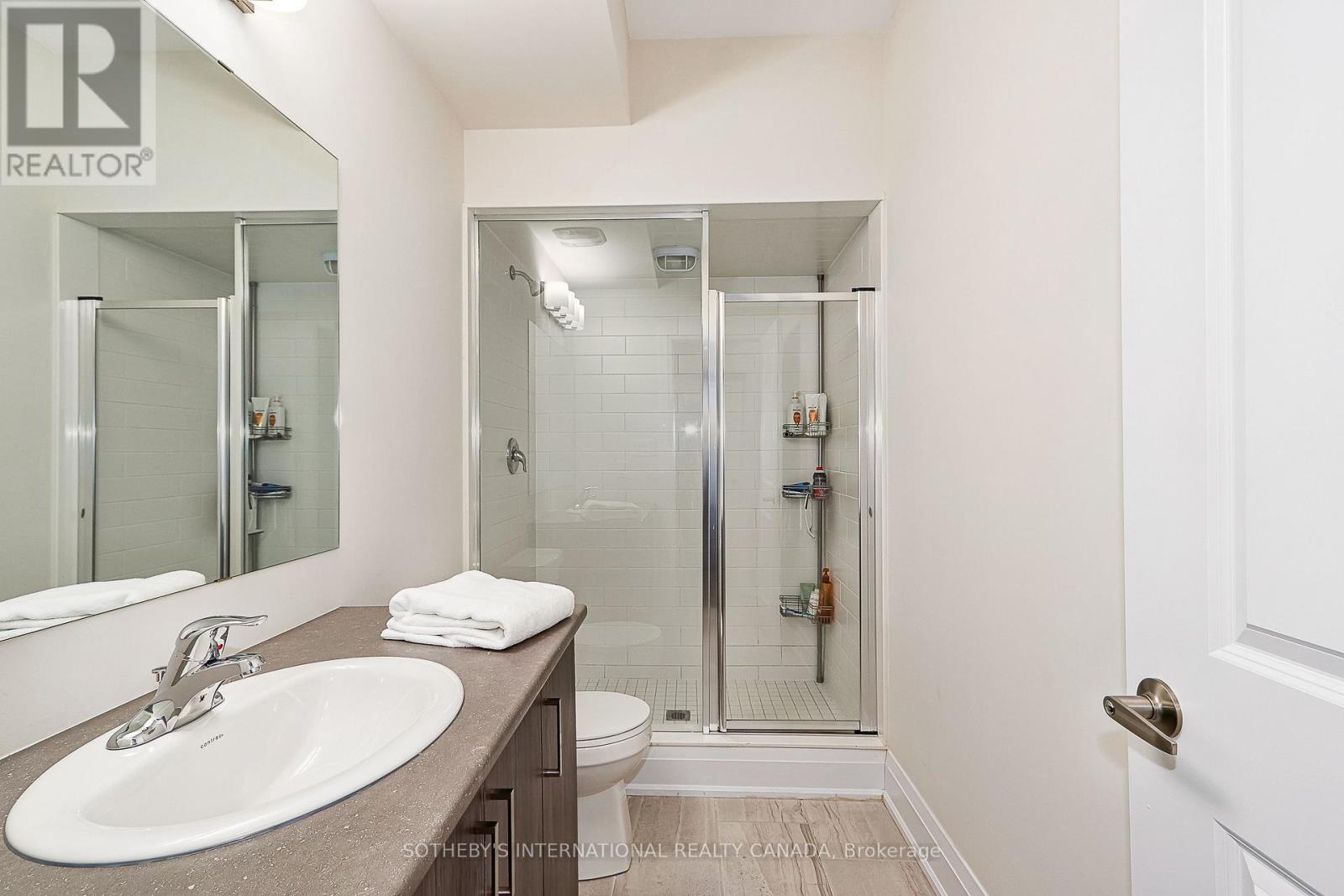 103 STONELEIGH DRIVE - 32