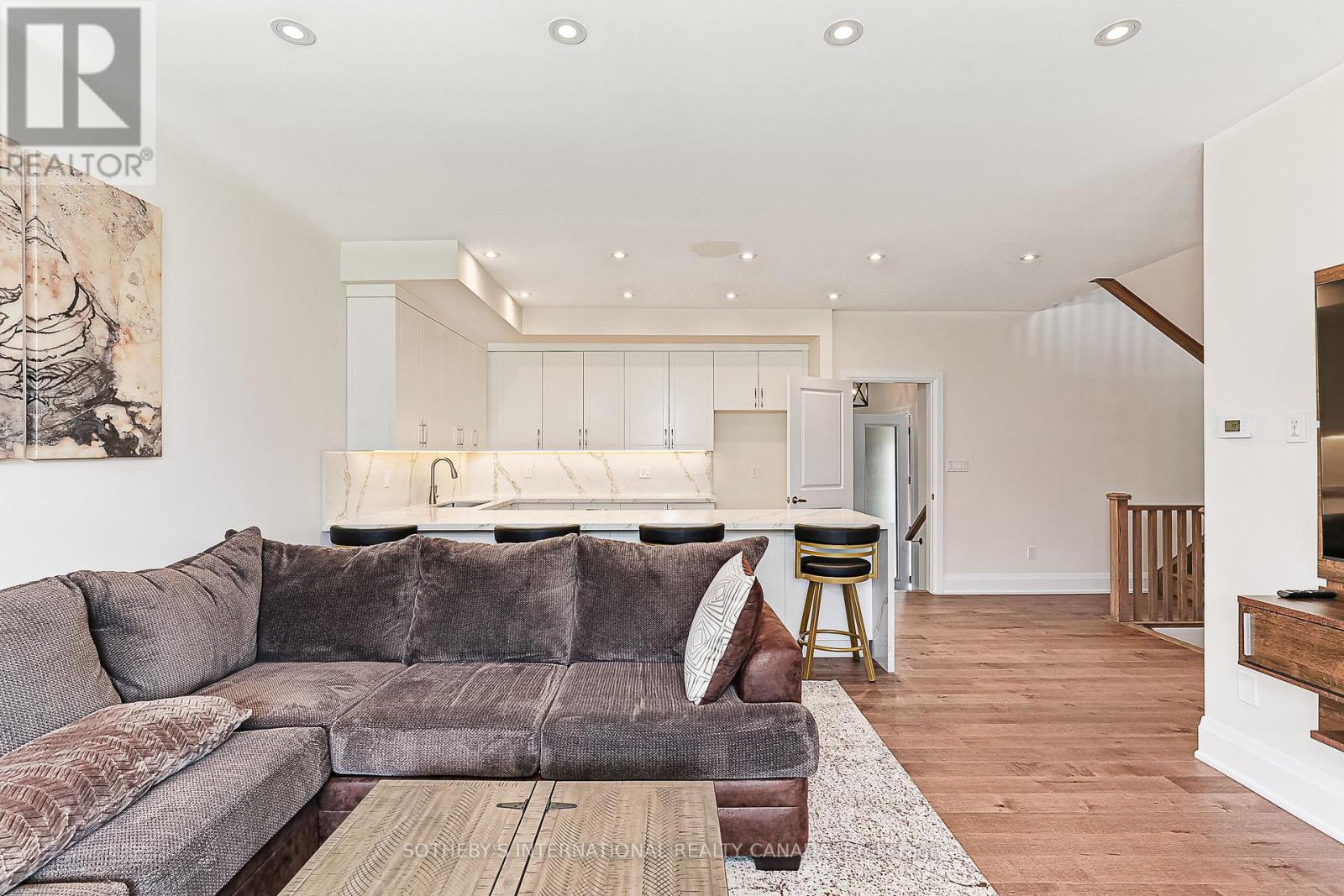 103 STONELEIGH DRIVE - 36