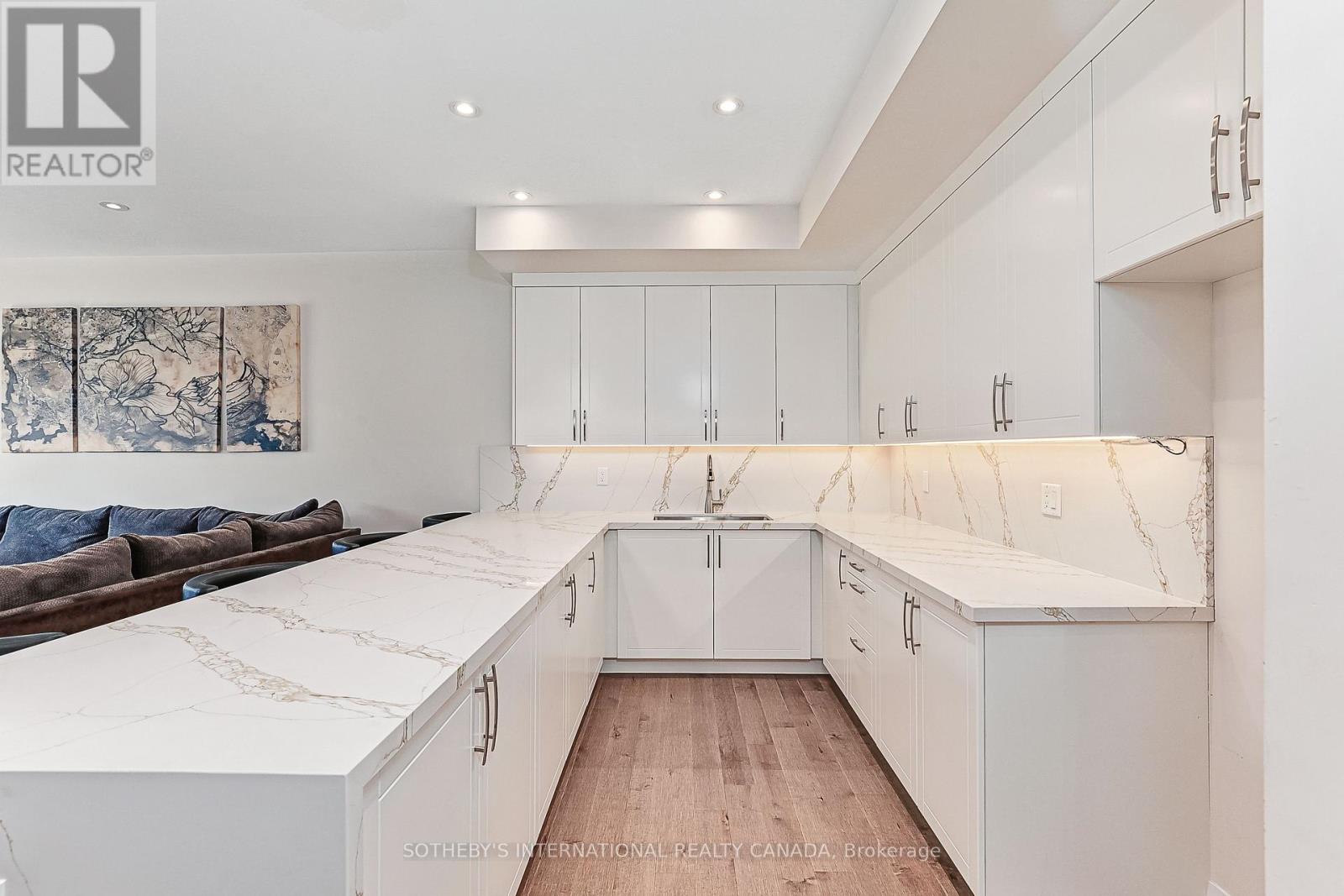 103 STONELEIGH DRIVE - 40