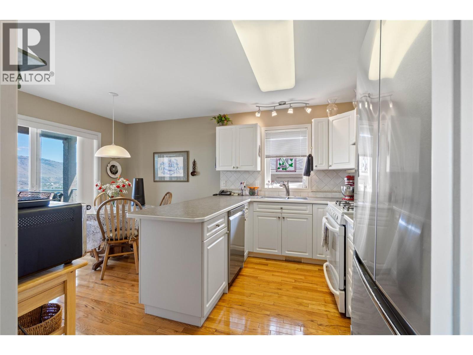 #20 255 PEMBERTON Terrace - Image 2