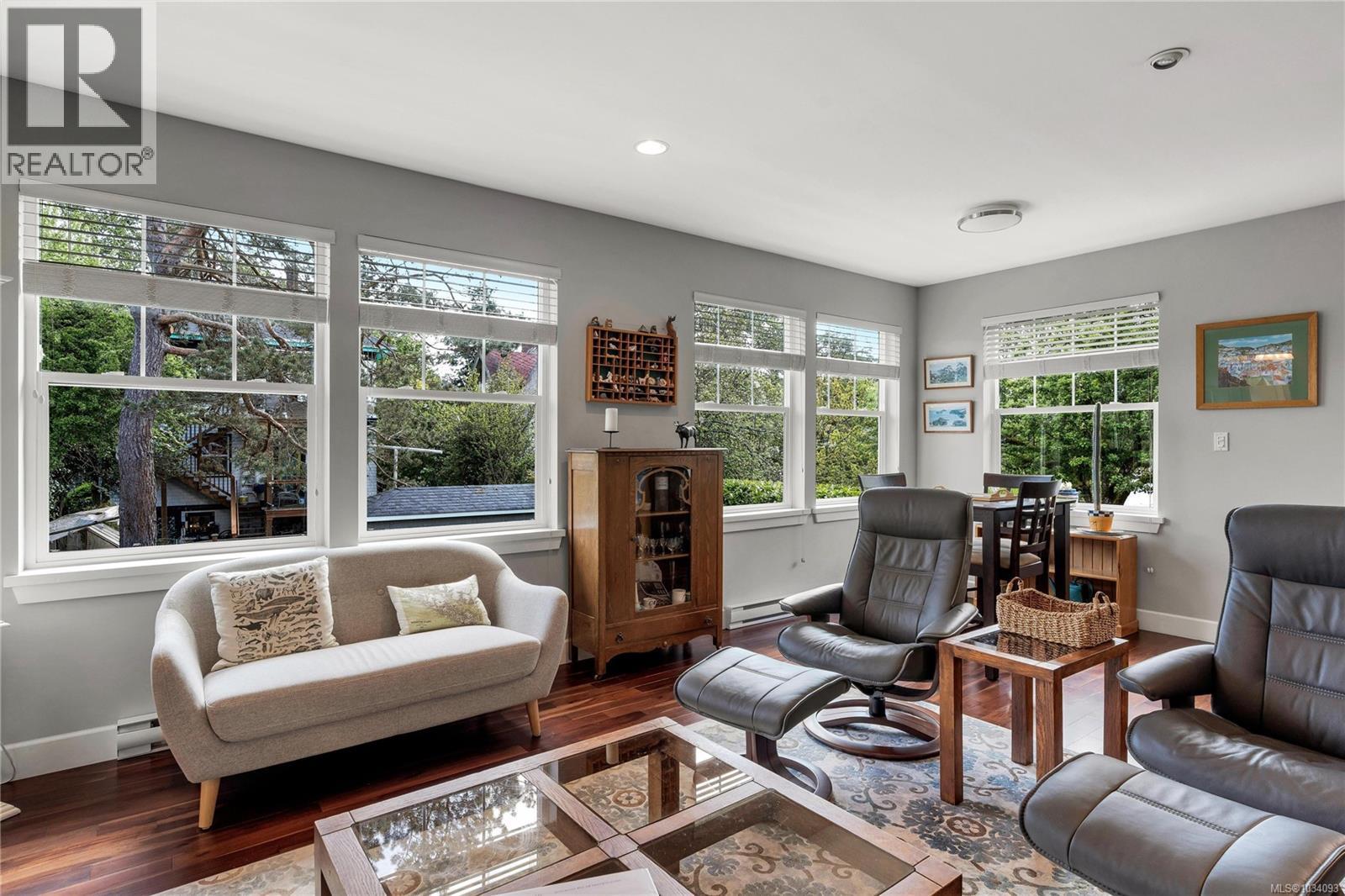 D 1047 Chamberlain St, Victoria