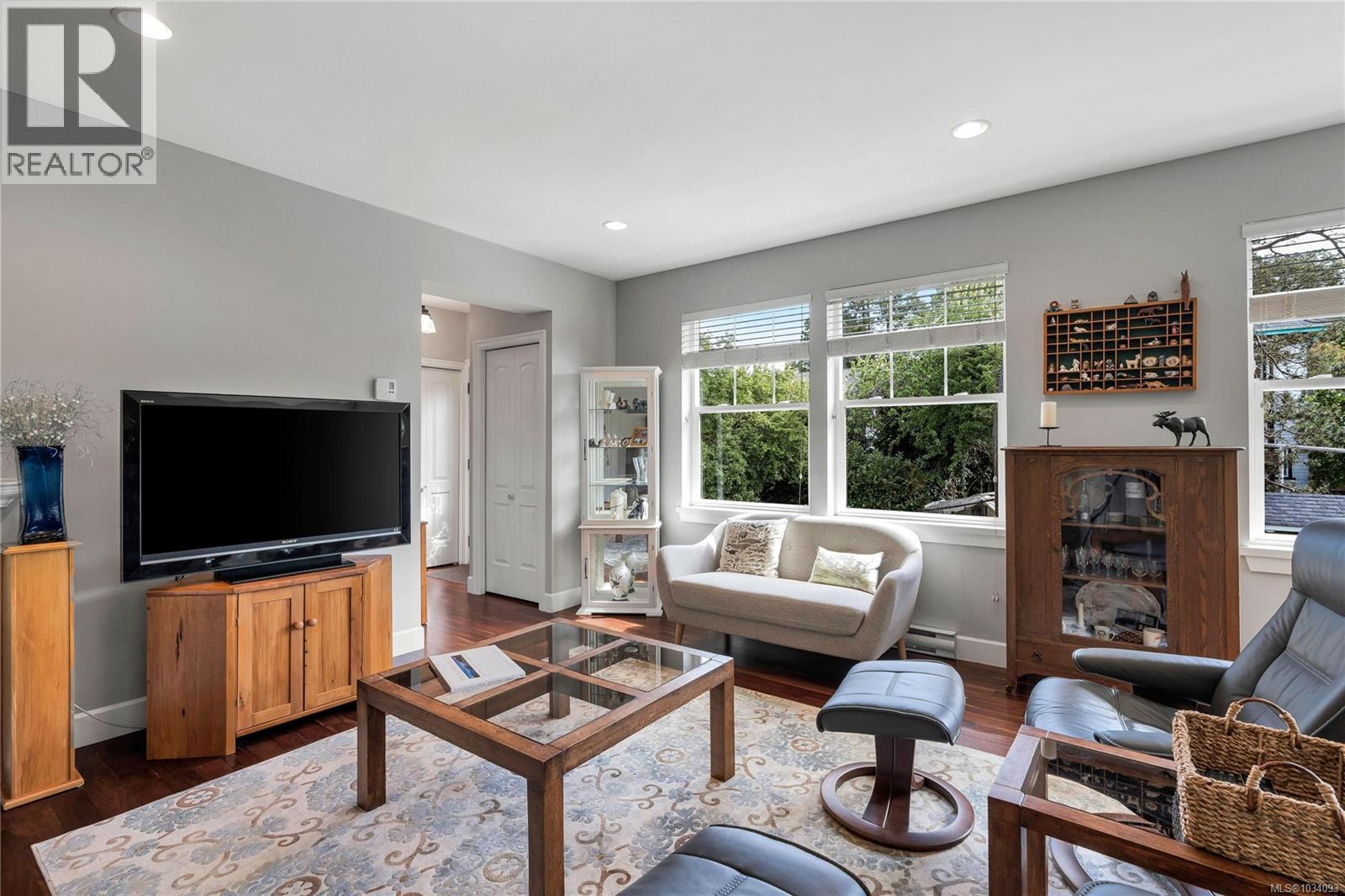 D 1047 Chamberlain St, Victoria
