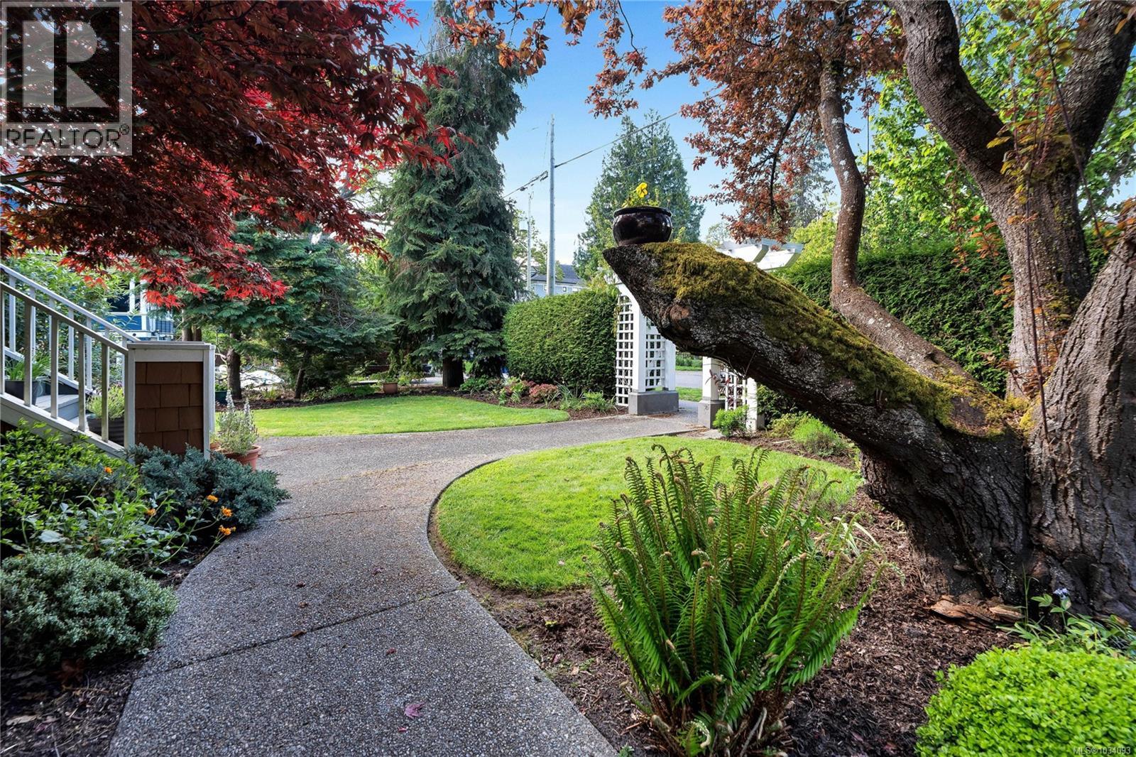 D 1047 Chamberlain St, Victoria