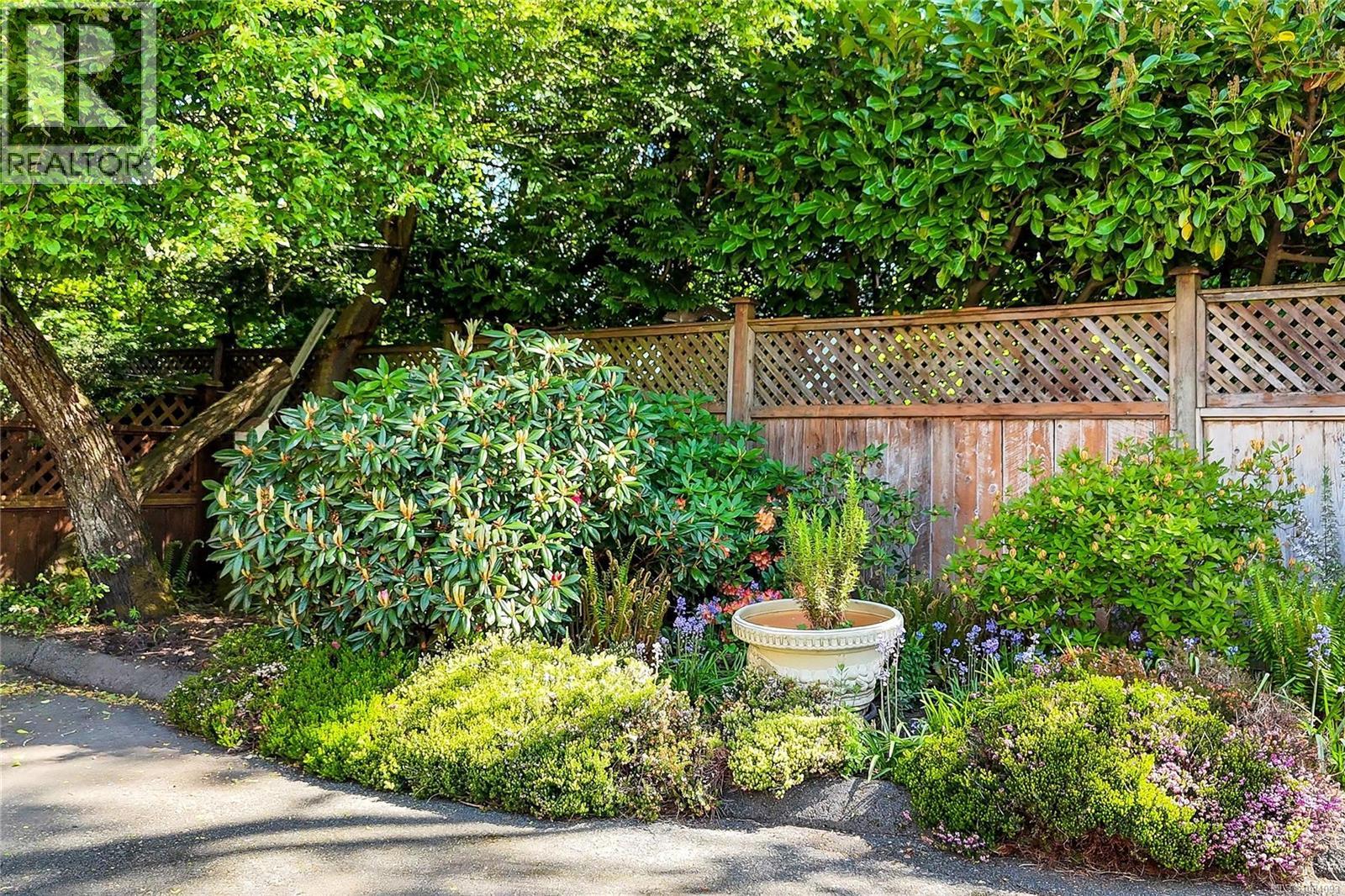 D 1047 Chamberlain St, Victoria
