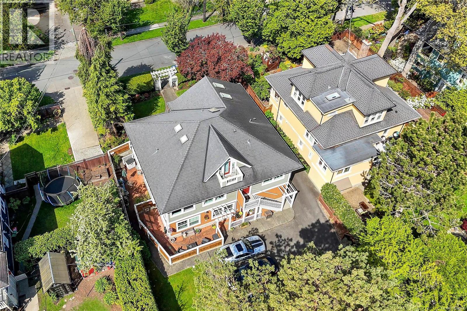 D 1047 Chamberlain St, Victoria