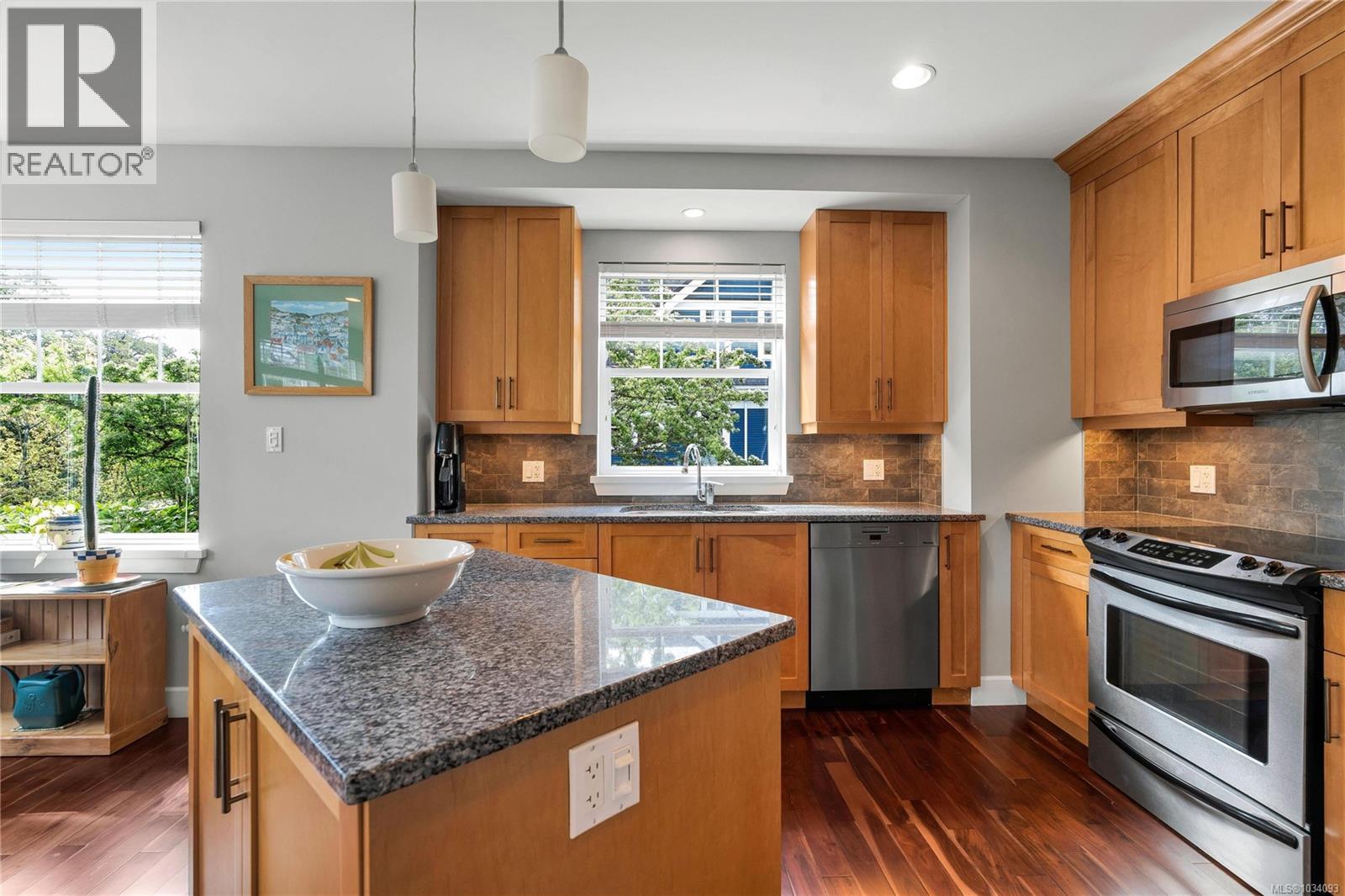 D 1047 Chamberlain St, Victoria