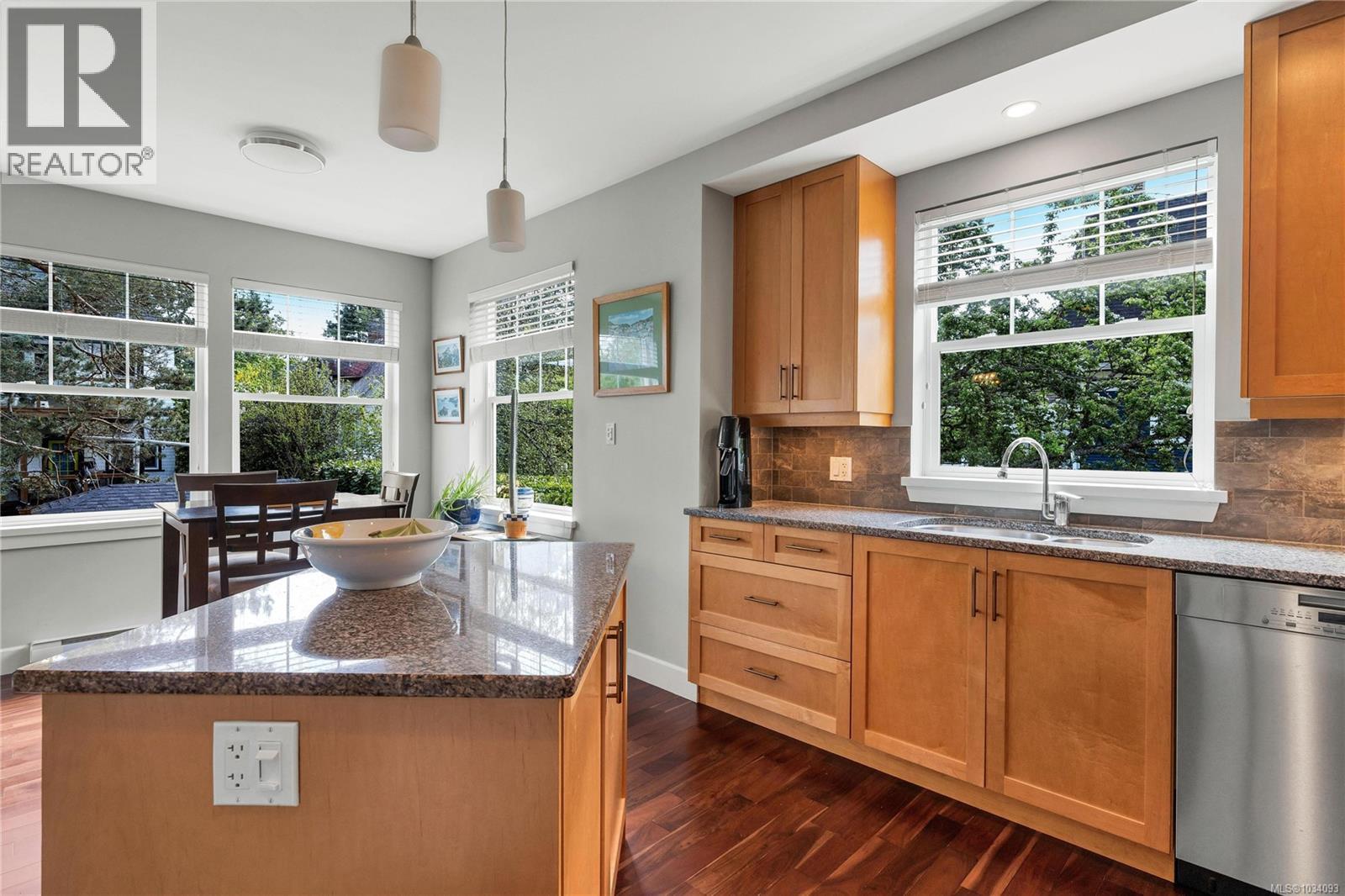 D 1047 Chamberlain St, Victoria