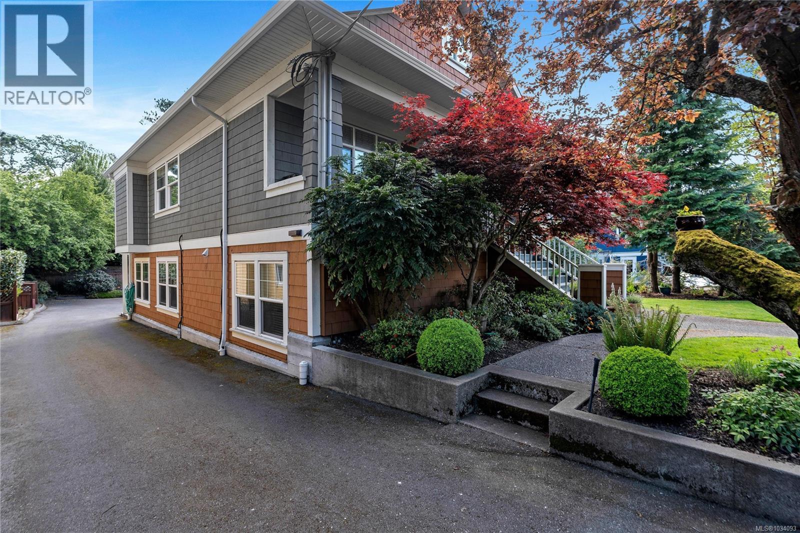 D 1047 Chamberlain St, Victoria