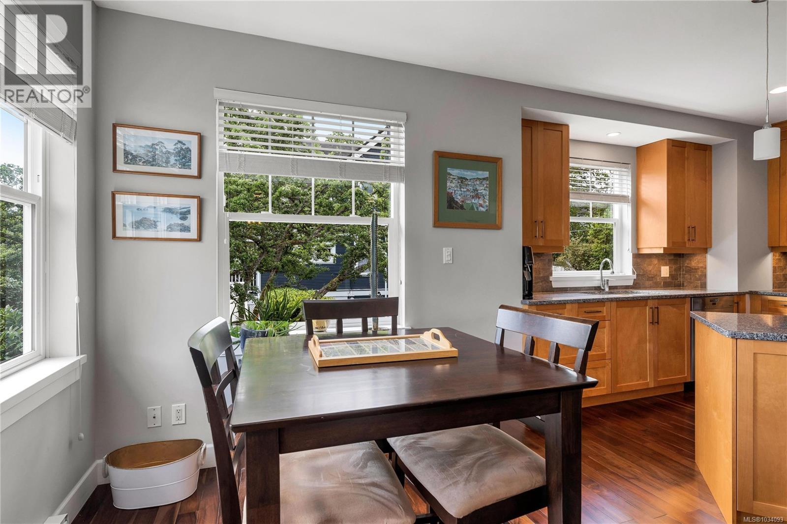 D 1047 Chamberlain St, Victoria