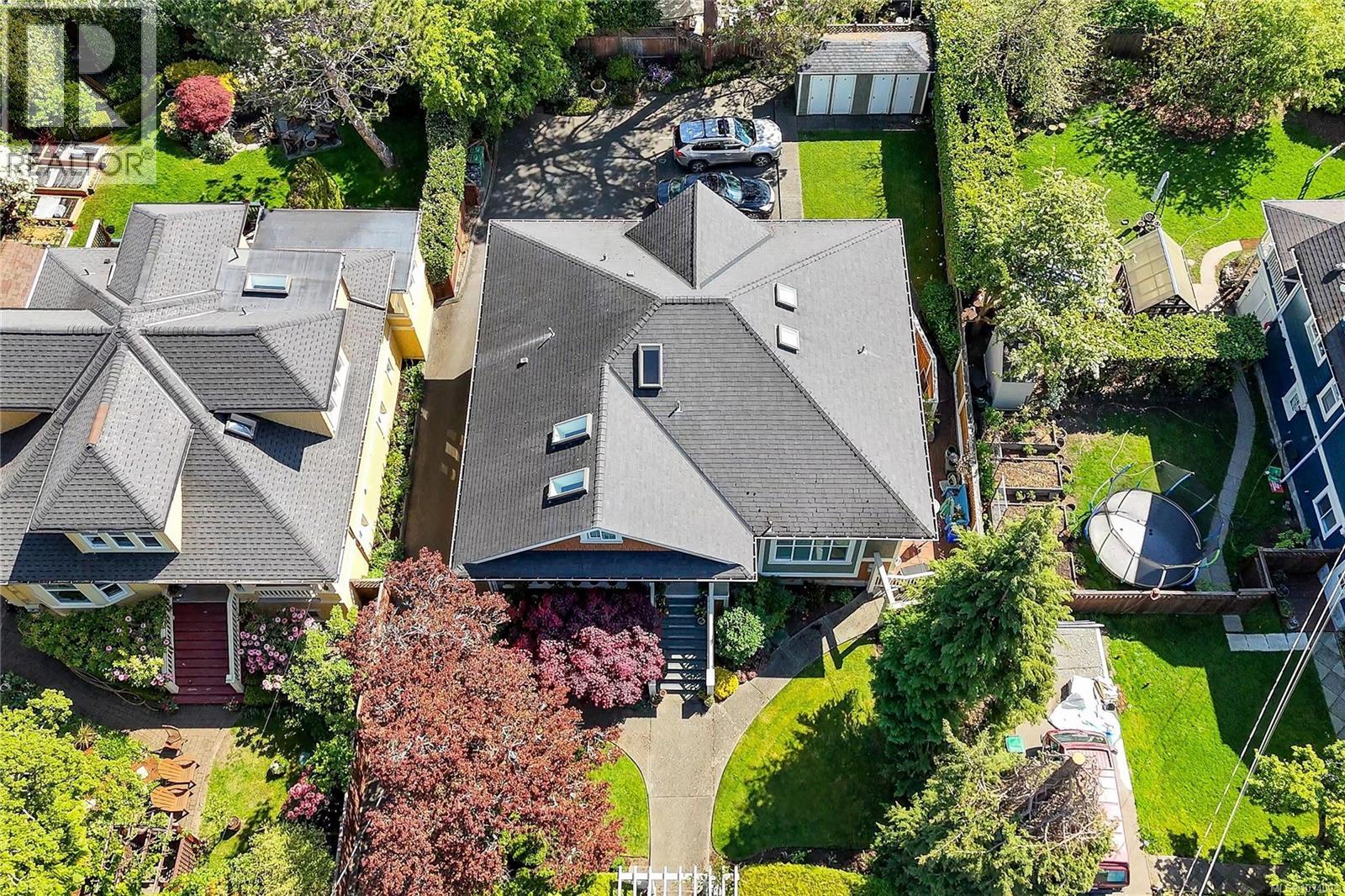 D 1047 Chamberlain St, Victoria