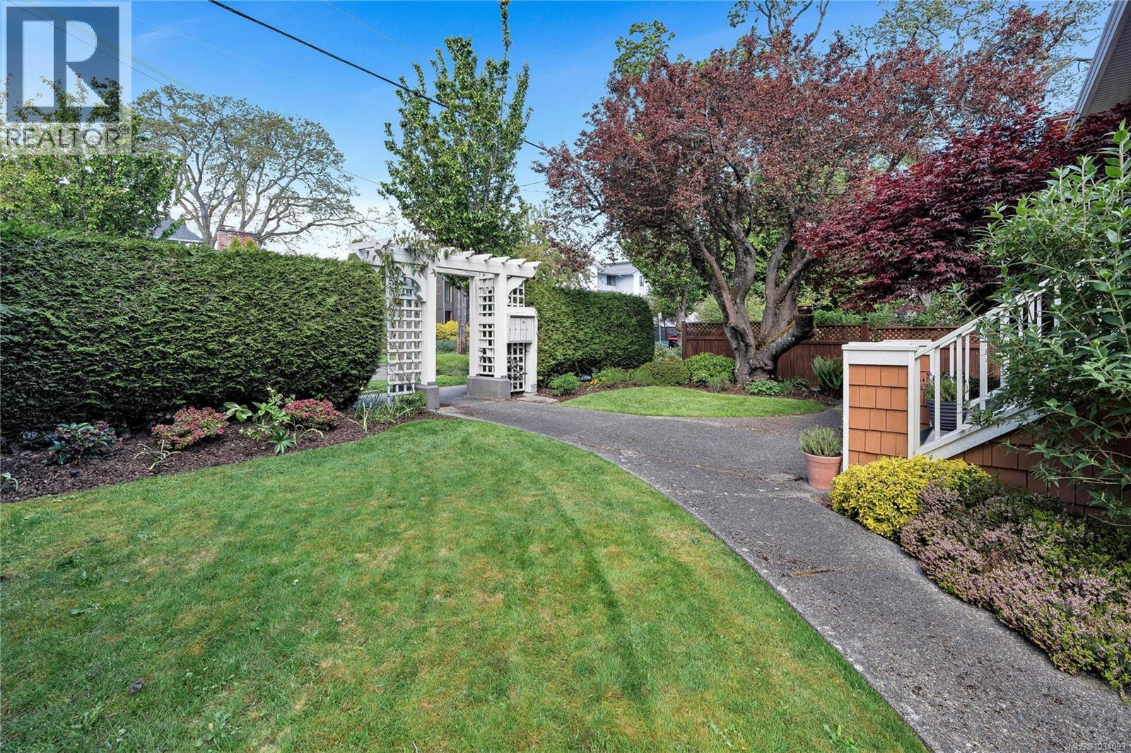 D 1047 Chamberlain St, Victoria