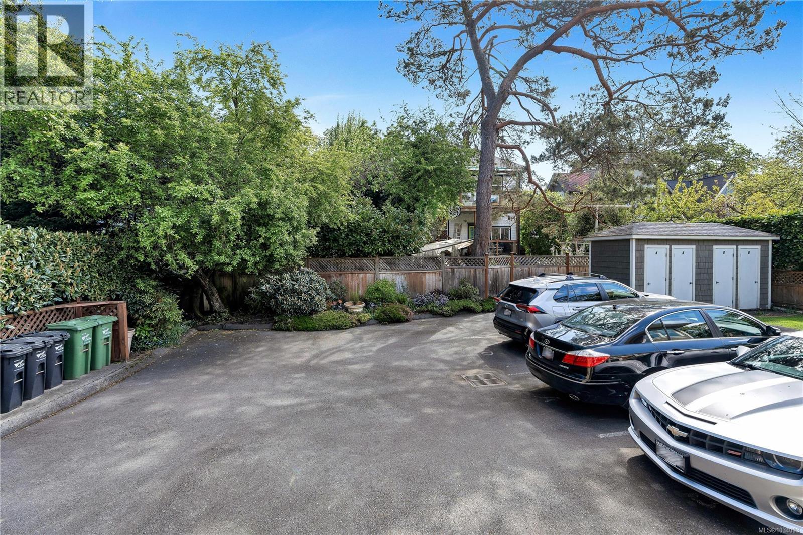 D 1047 Chamberlain St, Victoria