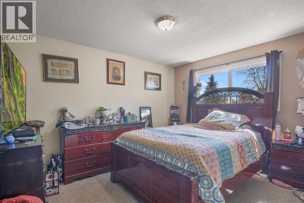 5615 56 Avenue, Lacombe