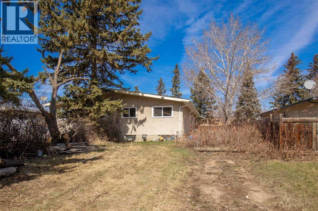 5615 56 Avenue, Lacombe