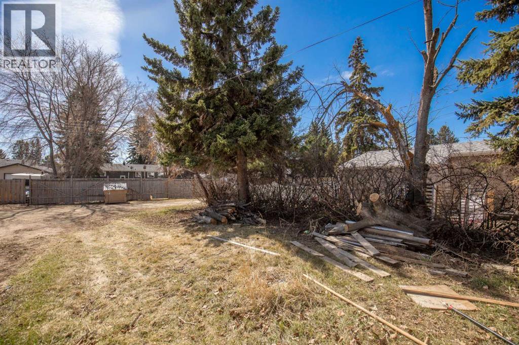 5615 56 Avenue, Lacombe