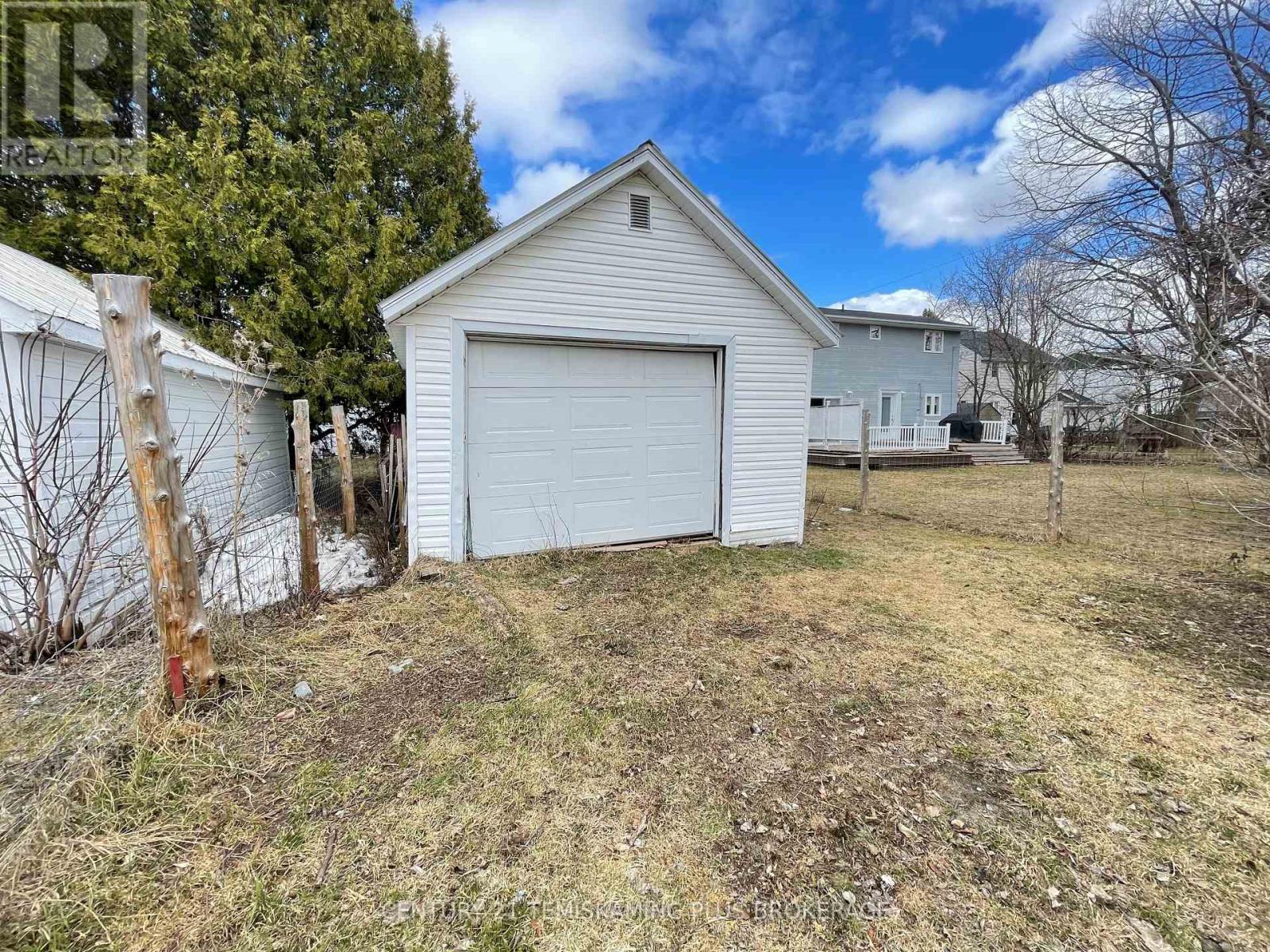 246 MCCAMUS AVENUE - 10