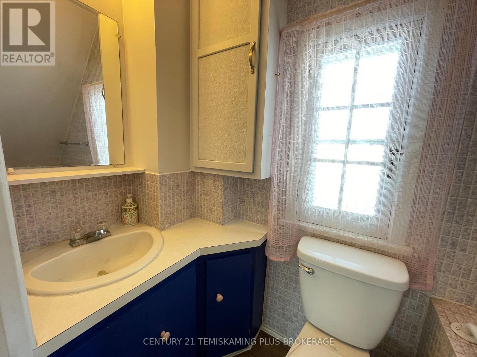 246 MCCAMUS AVENUE - 28