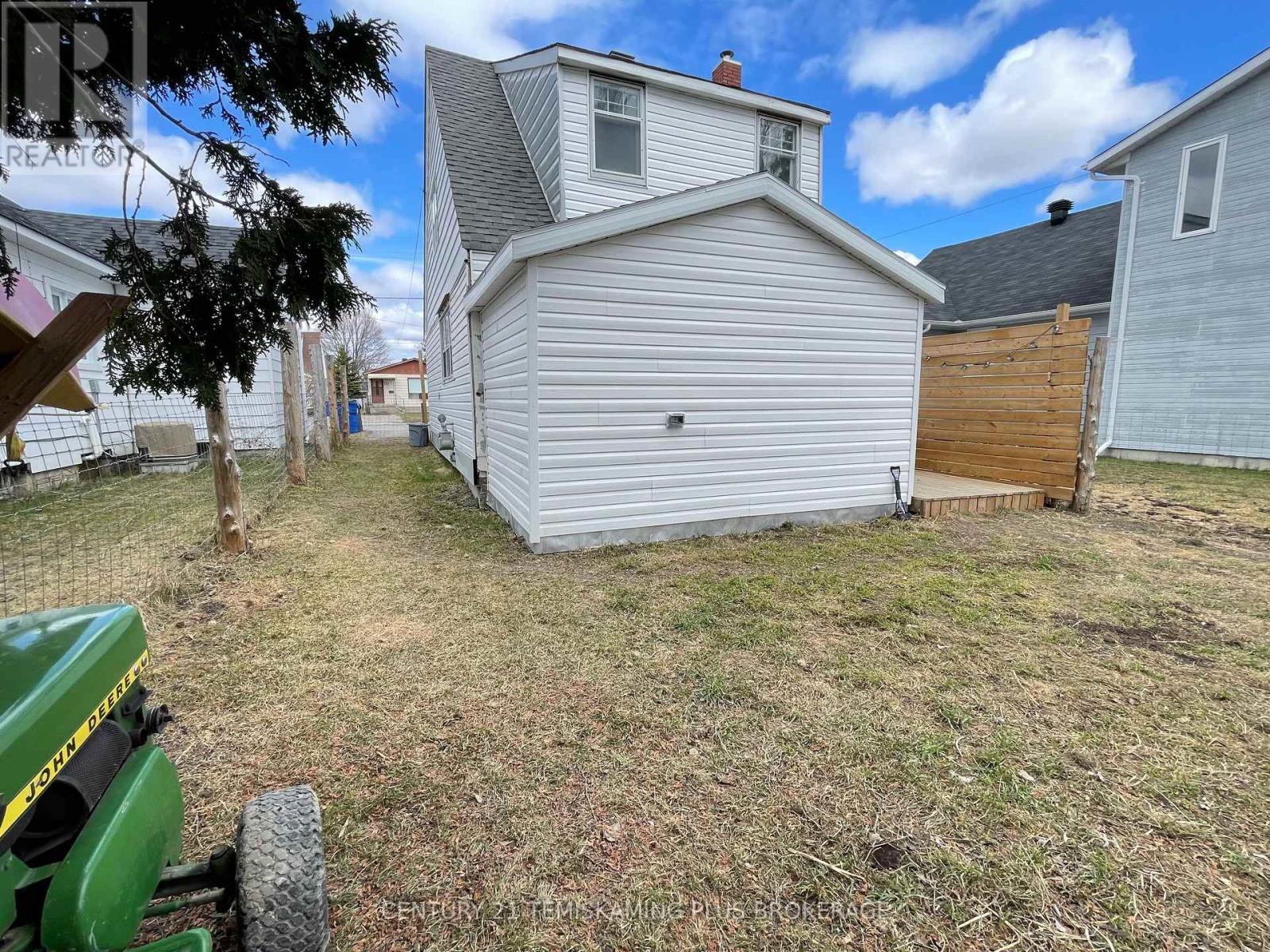 246 MCCAMUS AVENUE - 8