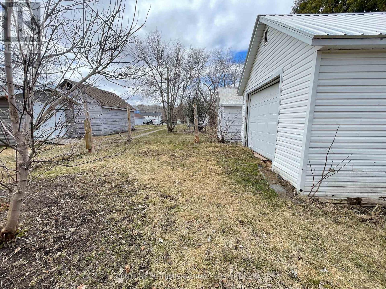 246 MCCAMUS AVENUE - 9
