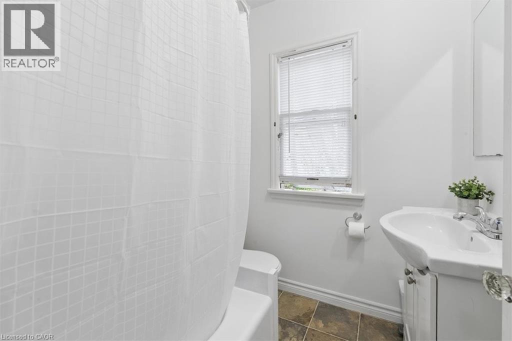 26 SYDNEY Street N, Kitchener, Ontario, N2H3L5 — Photo 13