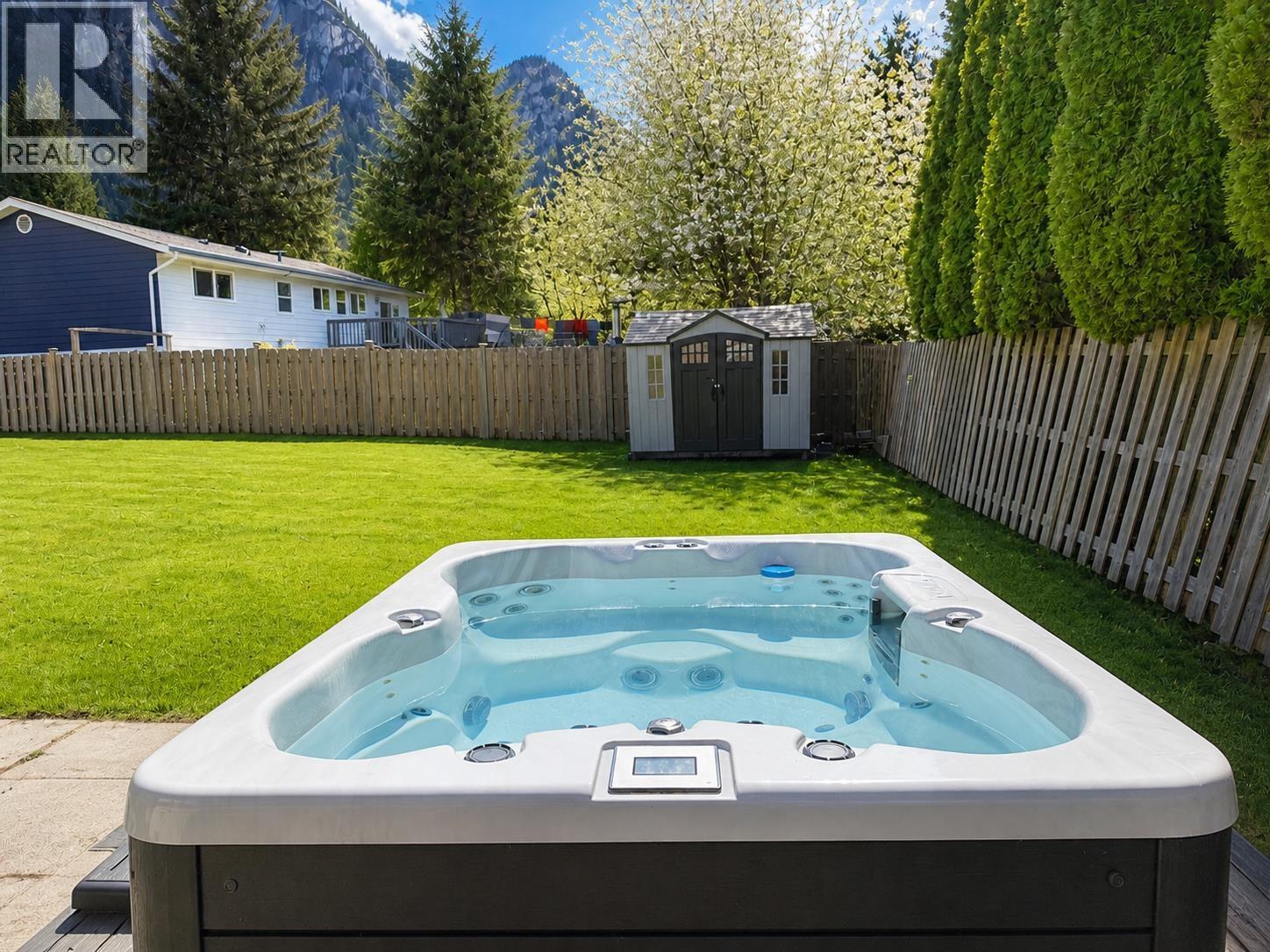 1820 CEDAR DRIVE, Squamish