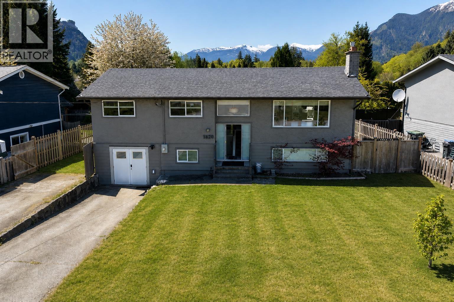 1820 CEDAR DRIVE, Squamish