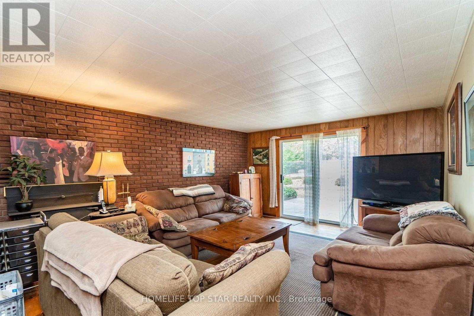 8733 HERITAGE ROAD - 3