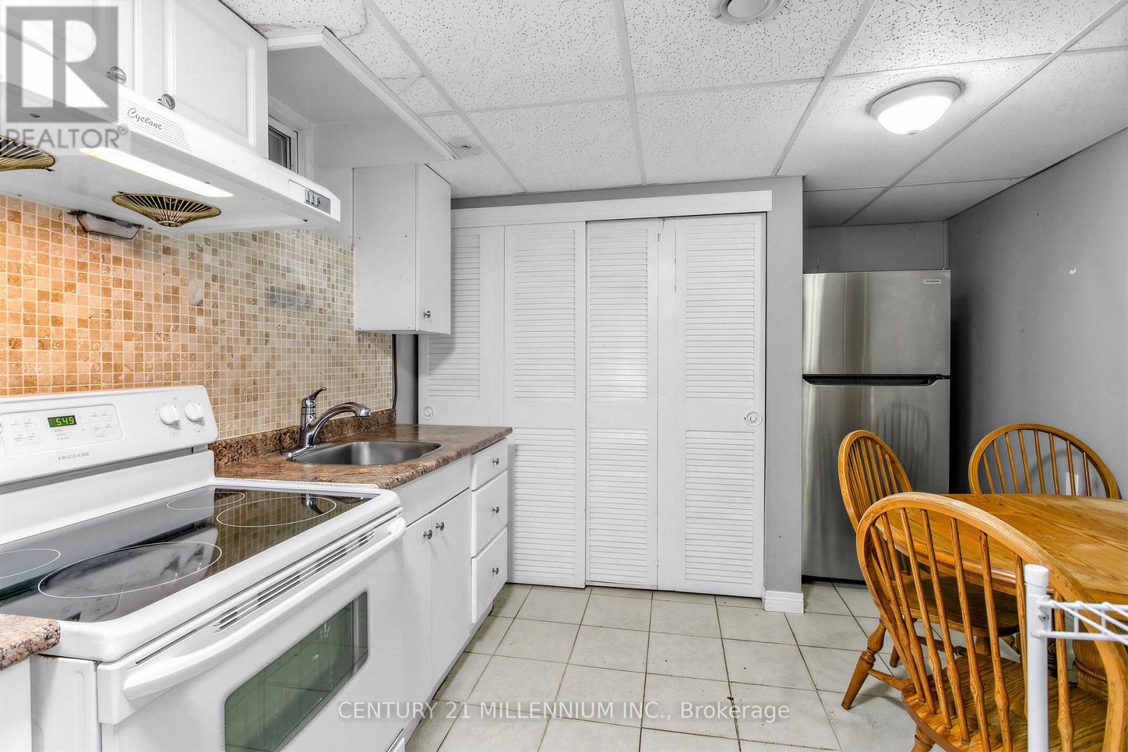 1426 WILSON AVENUE - 25