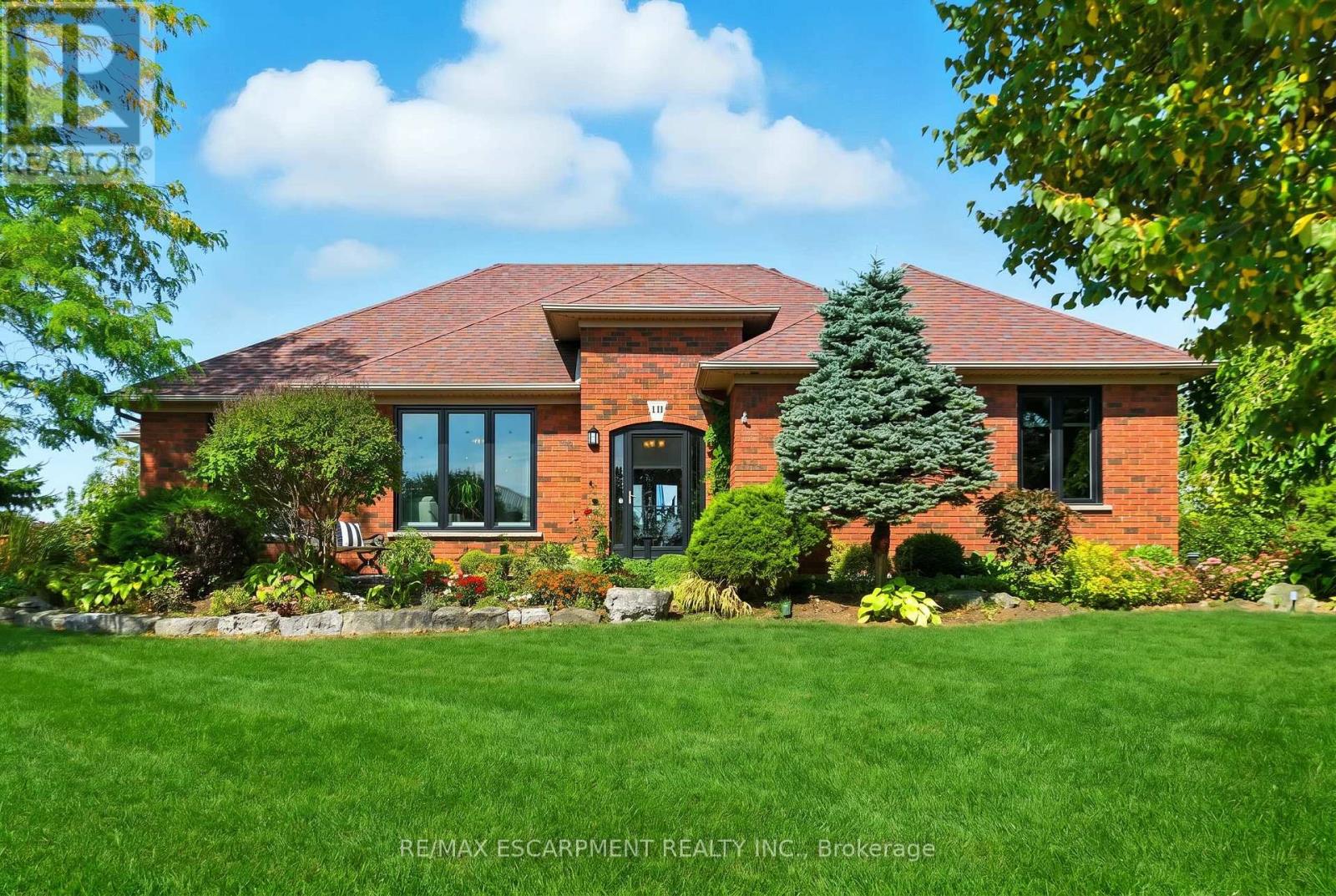 10 FEATHERSTONE AVENUE - 1