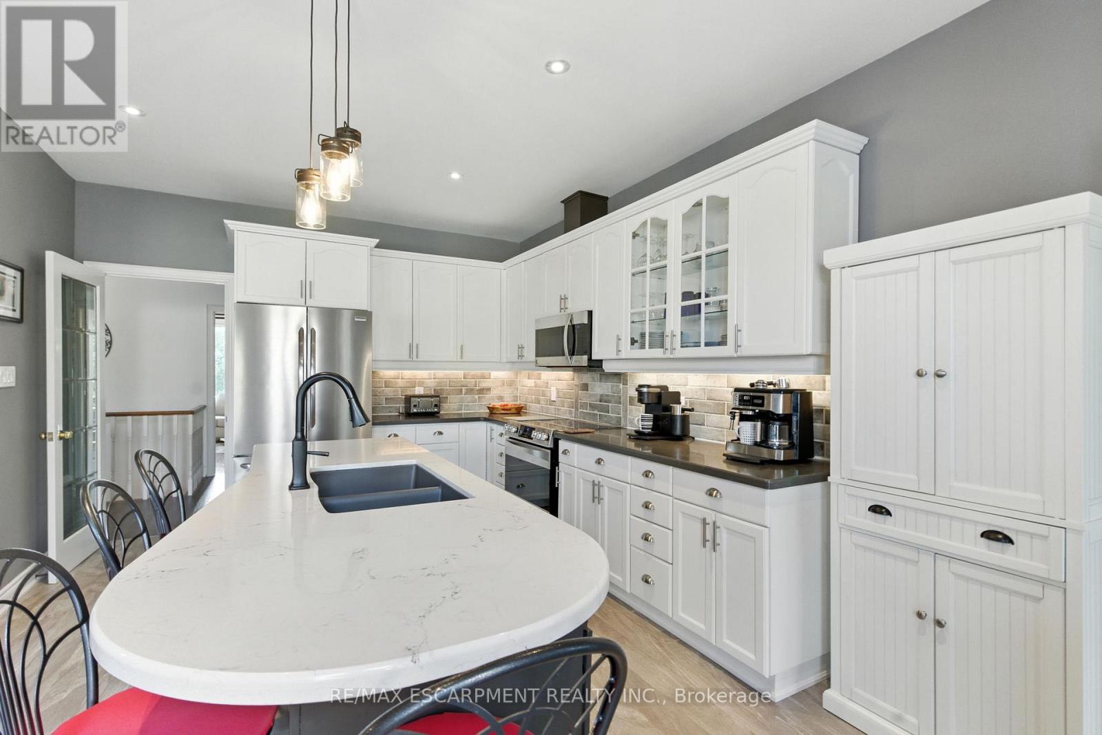 10 FEATHERSTONE AVENUE - 13