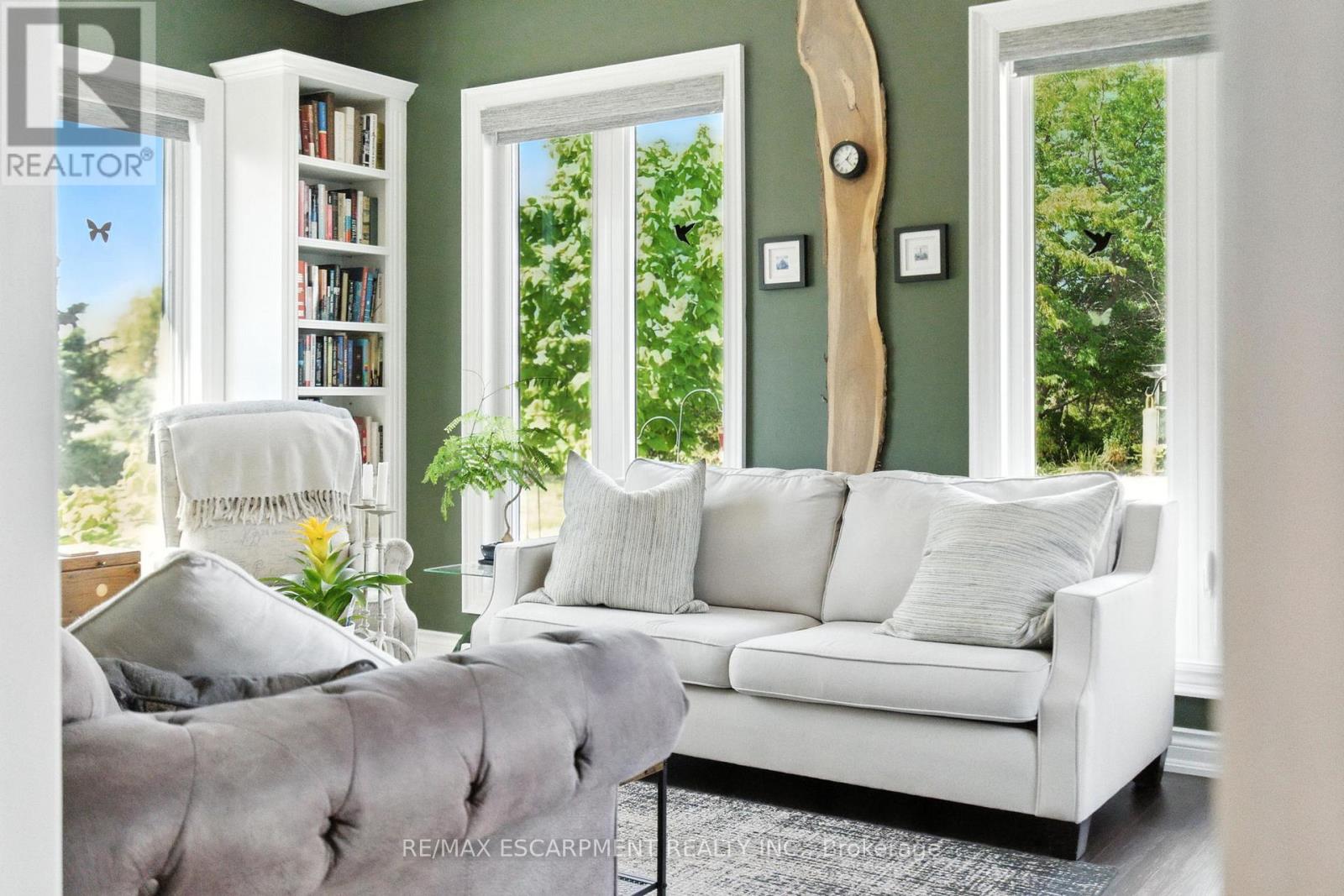 10 FEATHERSTONE AVENUE - 17