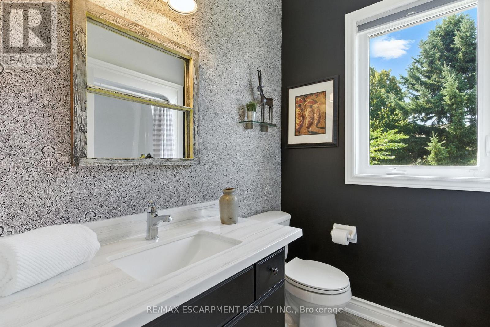 10 FEATHERSTONE AVENUE - 19