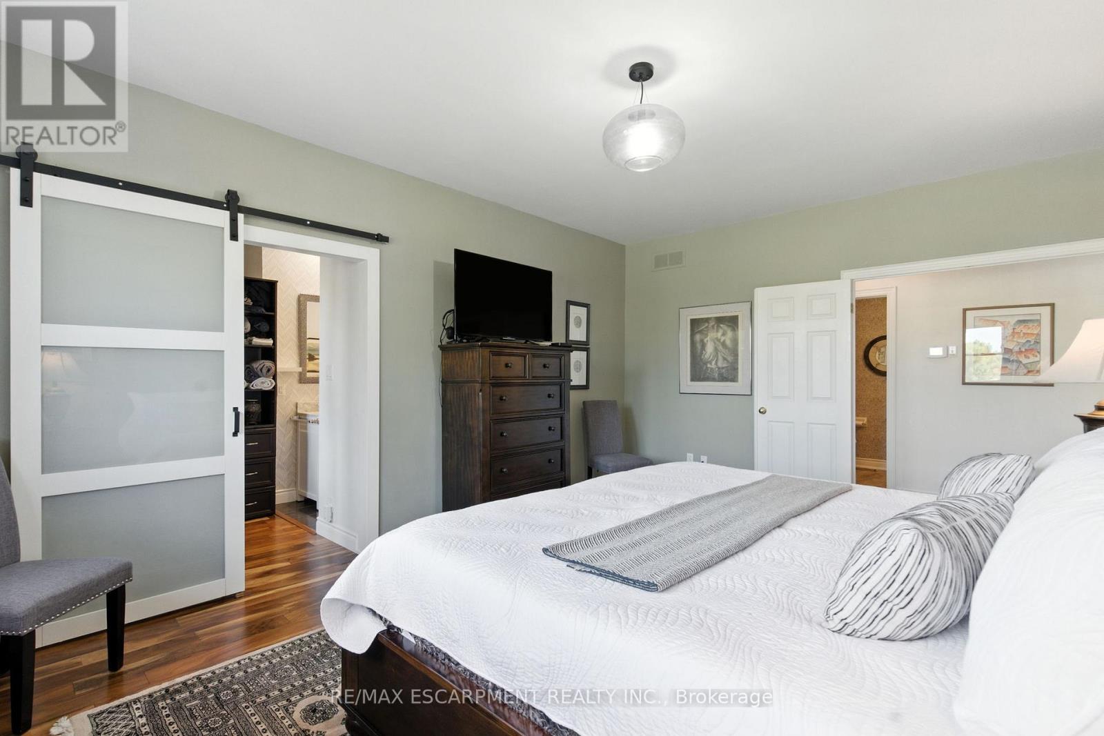 10 FEATHERSTONE AVENUE - 22