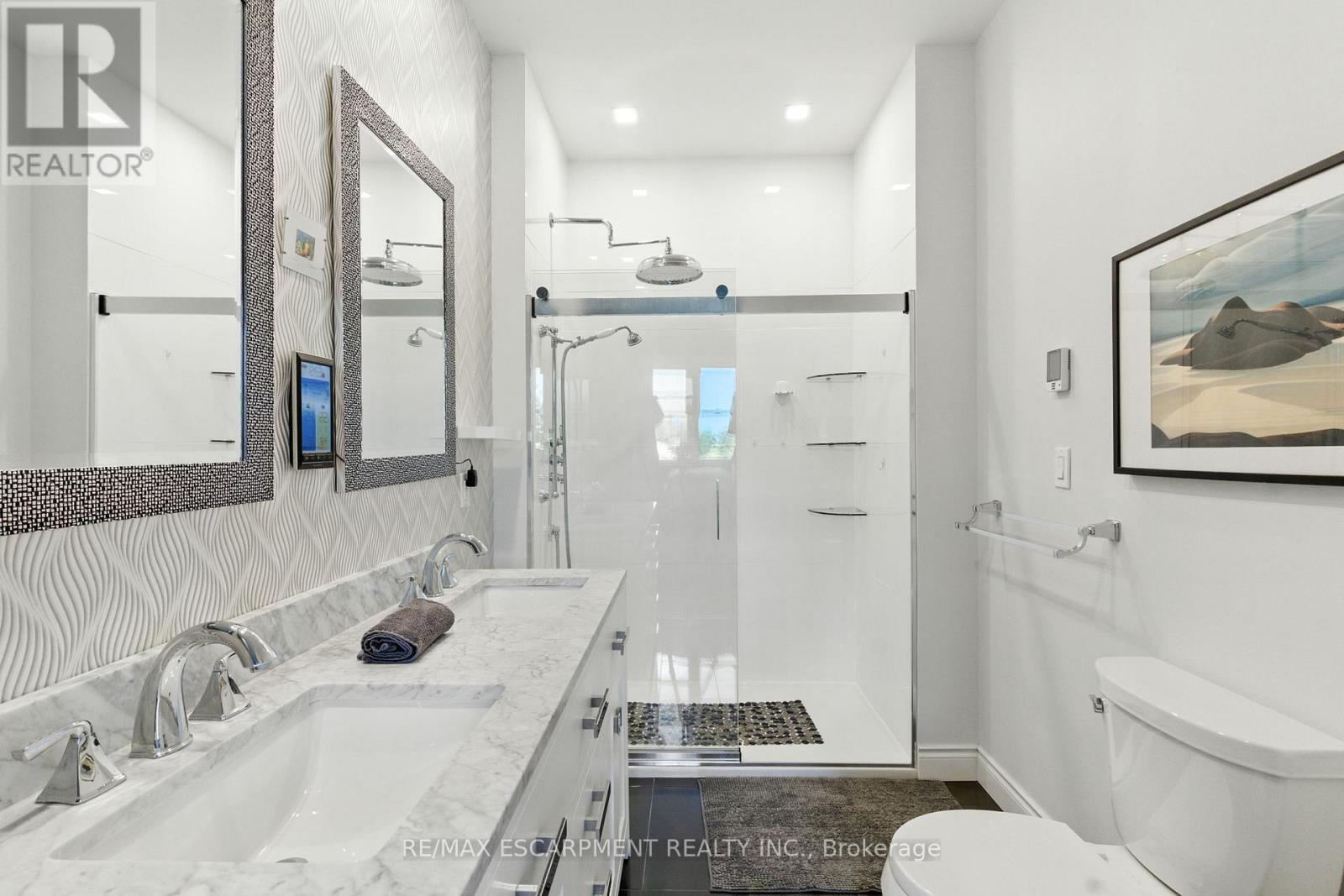 10 FEATHERSTONE AVENUE - 23