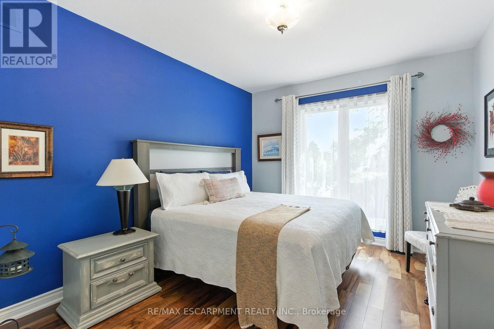 10 FEATHERSTONE AVENUE - 24