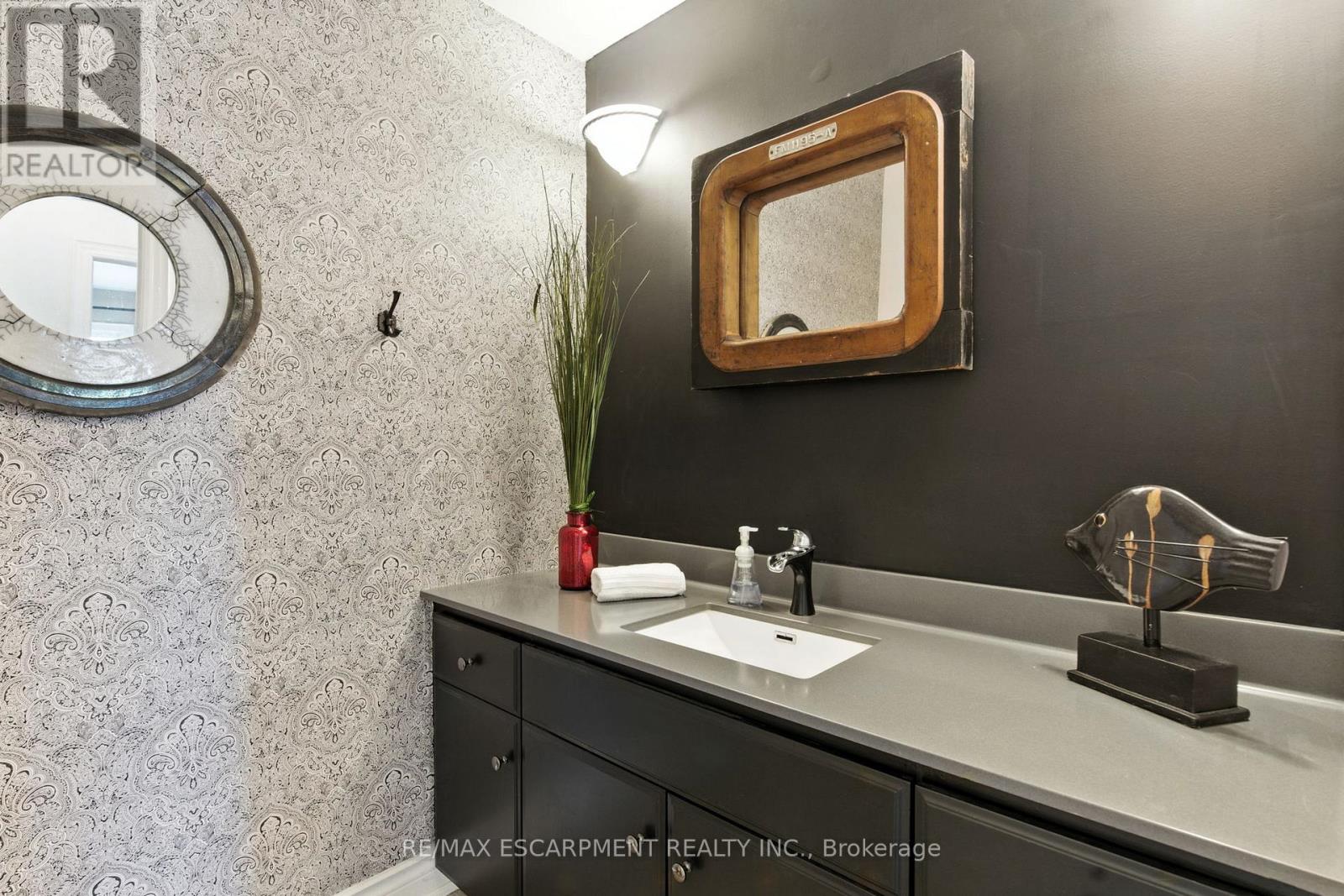 10 FEATHERSTONE AVENUE - 26