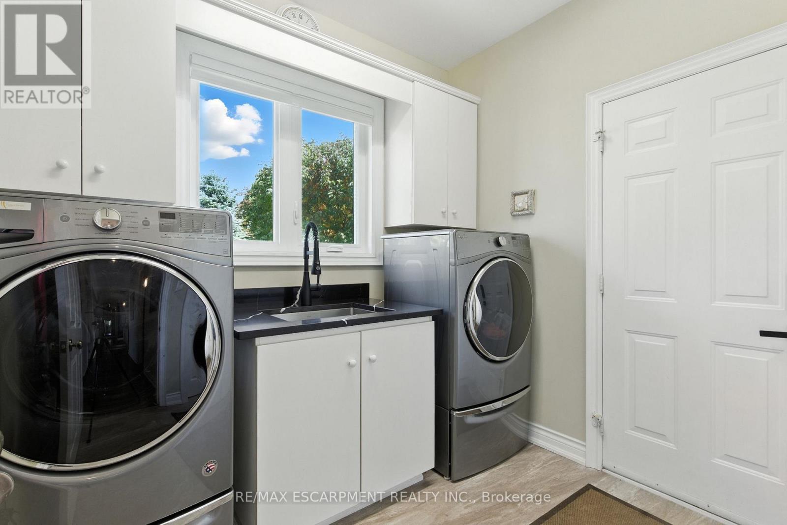 10 FEATHERSTONE AVENUE - 27