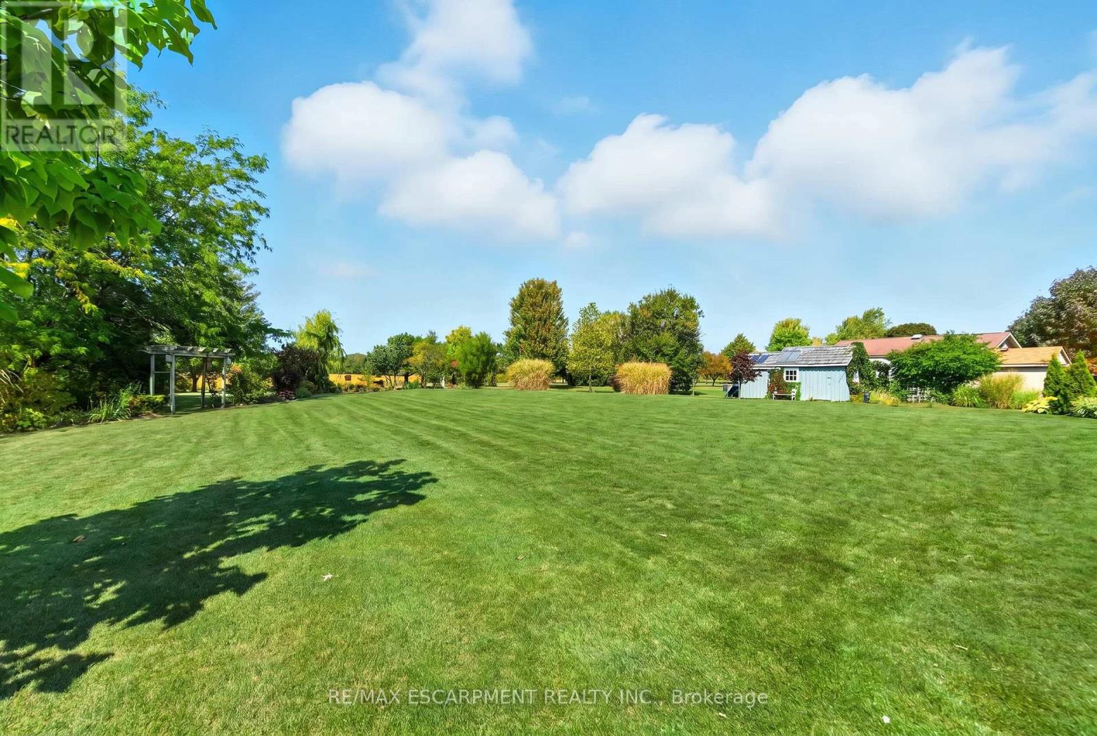 10 FEATHERSTONE AVENUE - 39