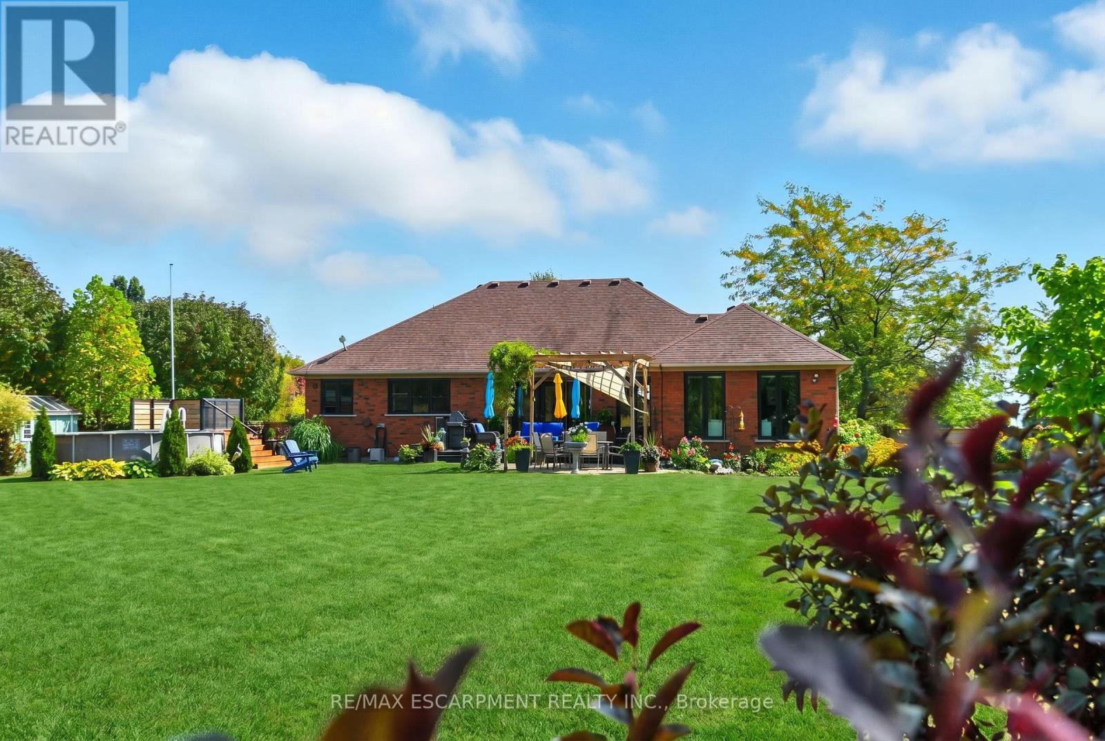 10 FEATHERSTONE AVENUE - 40