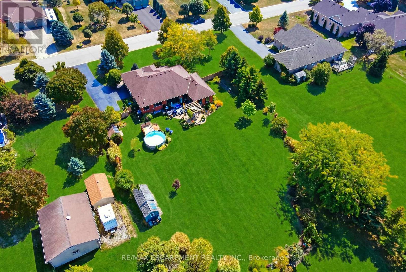10 FEATHERSTONE AVENUE - 41