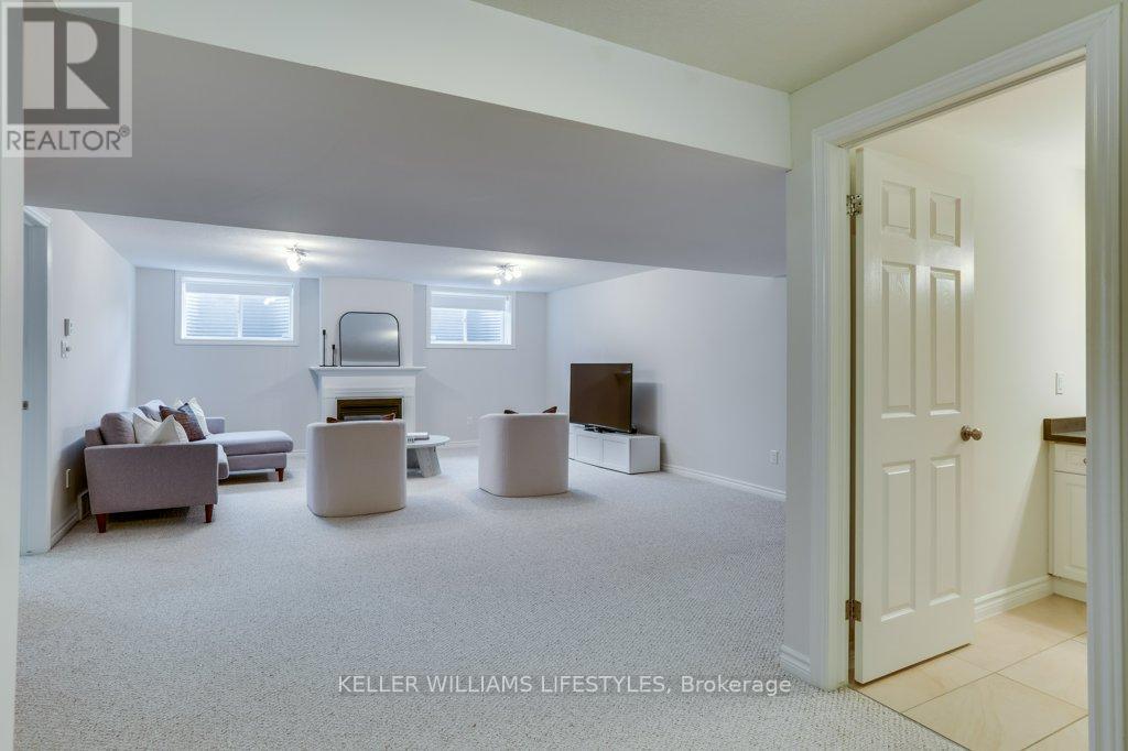 2090 DENVIEW AVENUE - 33
