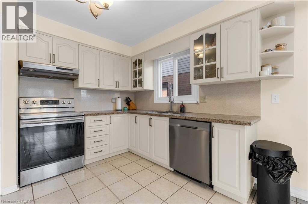 375 DELANCEY Boulevard, Hamilton, Ontario, L9B2B5 — Photo 12