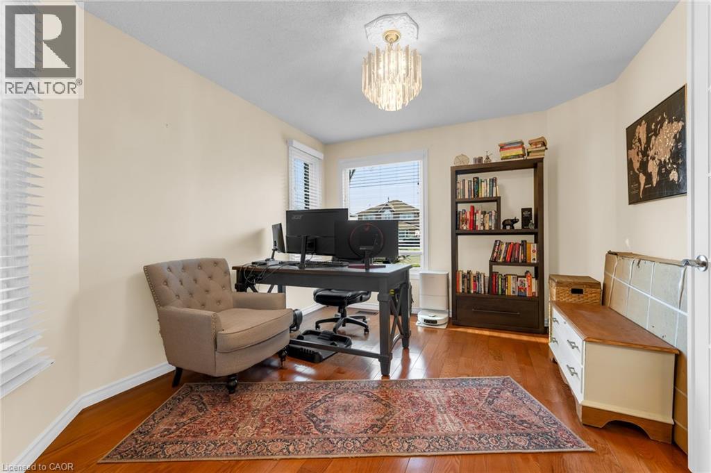375 DELANCEY Boulevard, Hamilton, Ontario, L9B2B5 — Photo 5