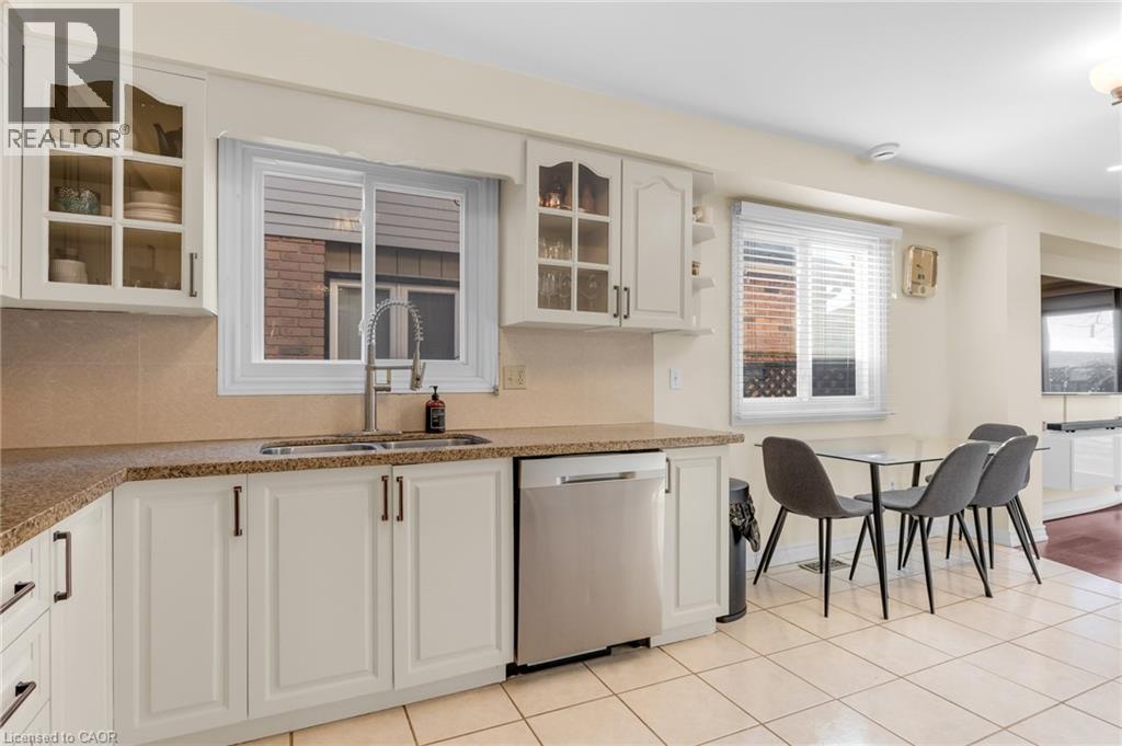 375 DELANCEY Boulevard, Hamilton, Ontario, L9B2B5 — Photo 13