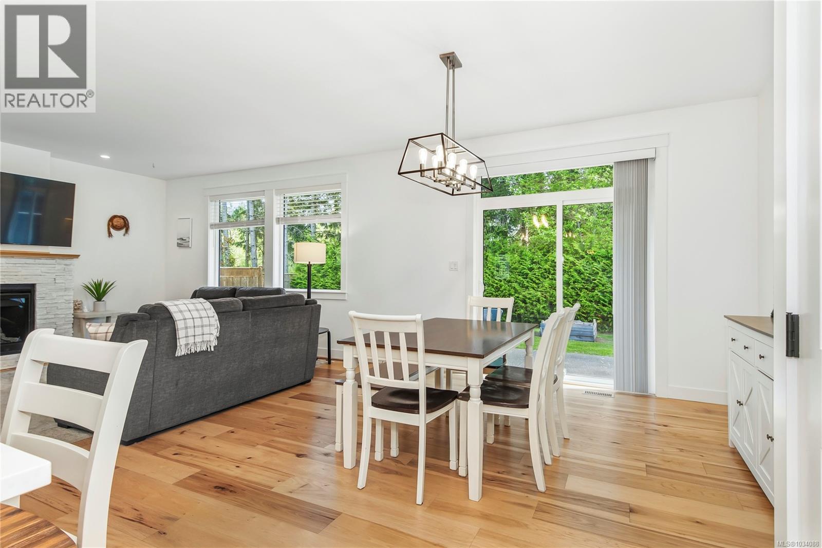 782 Salal St - 9